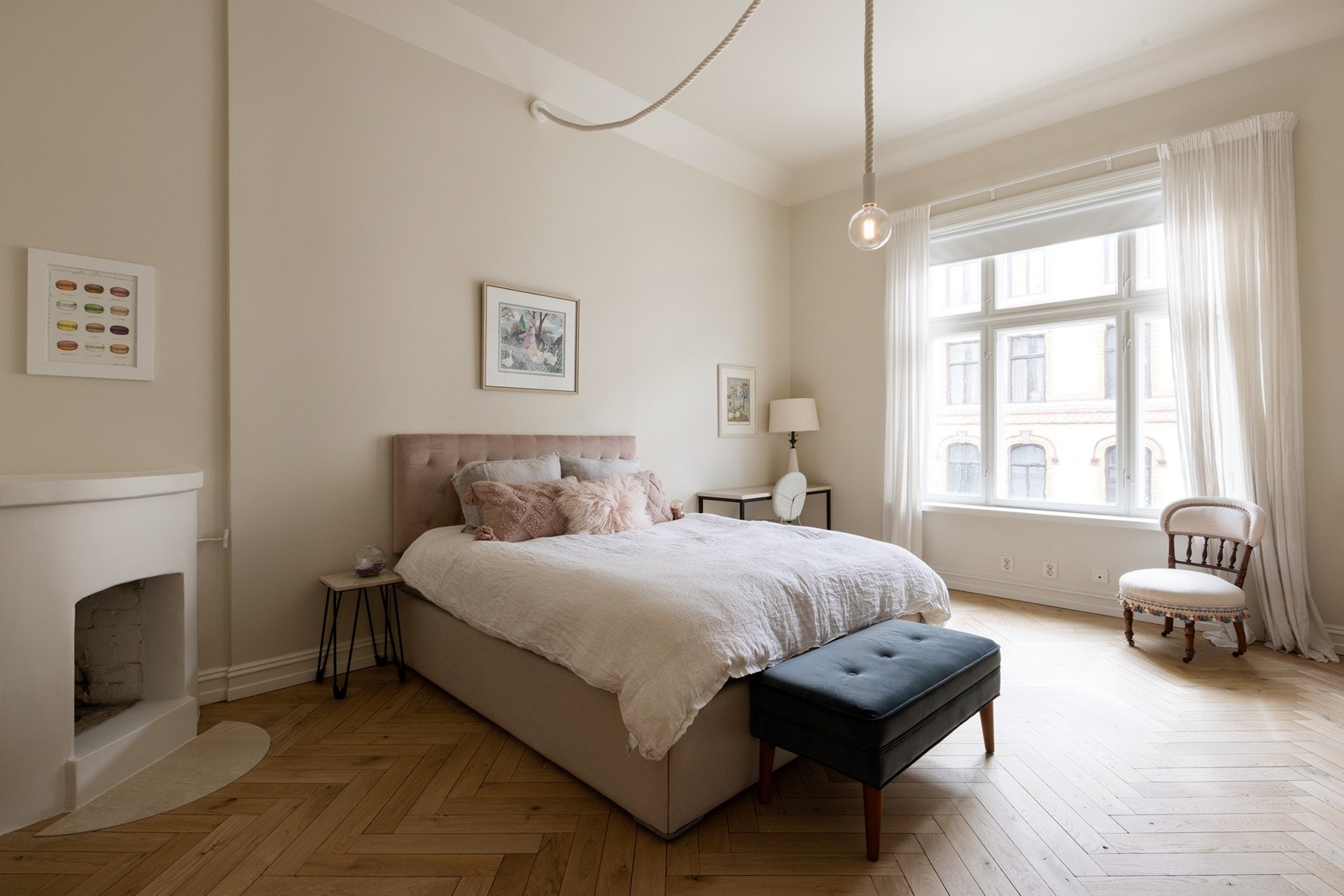 Stort soverom 2 med peis Galleribilde