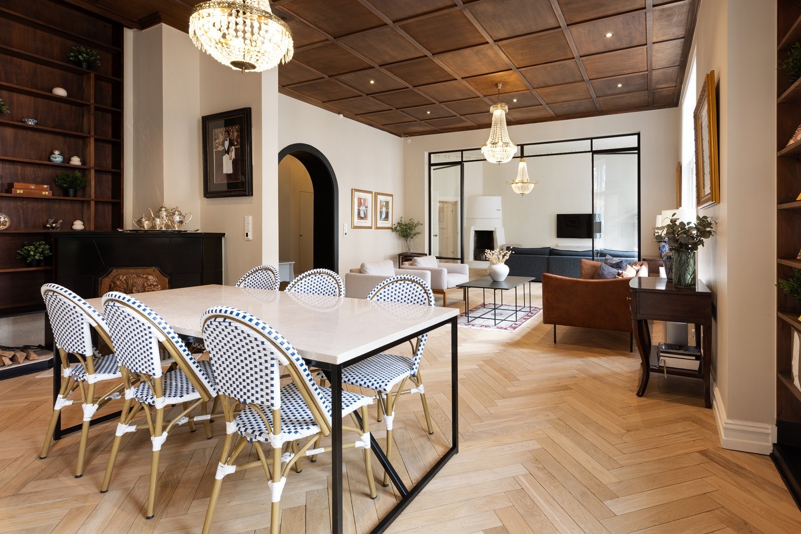 Særdeles gjennomført og avstemt farge- og materialvalg Galleribilde