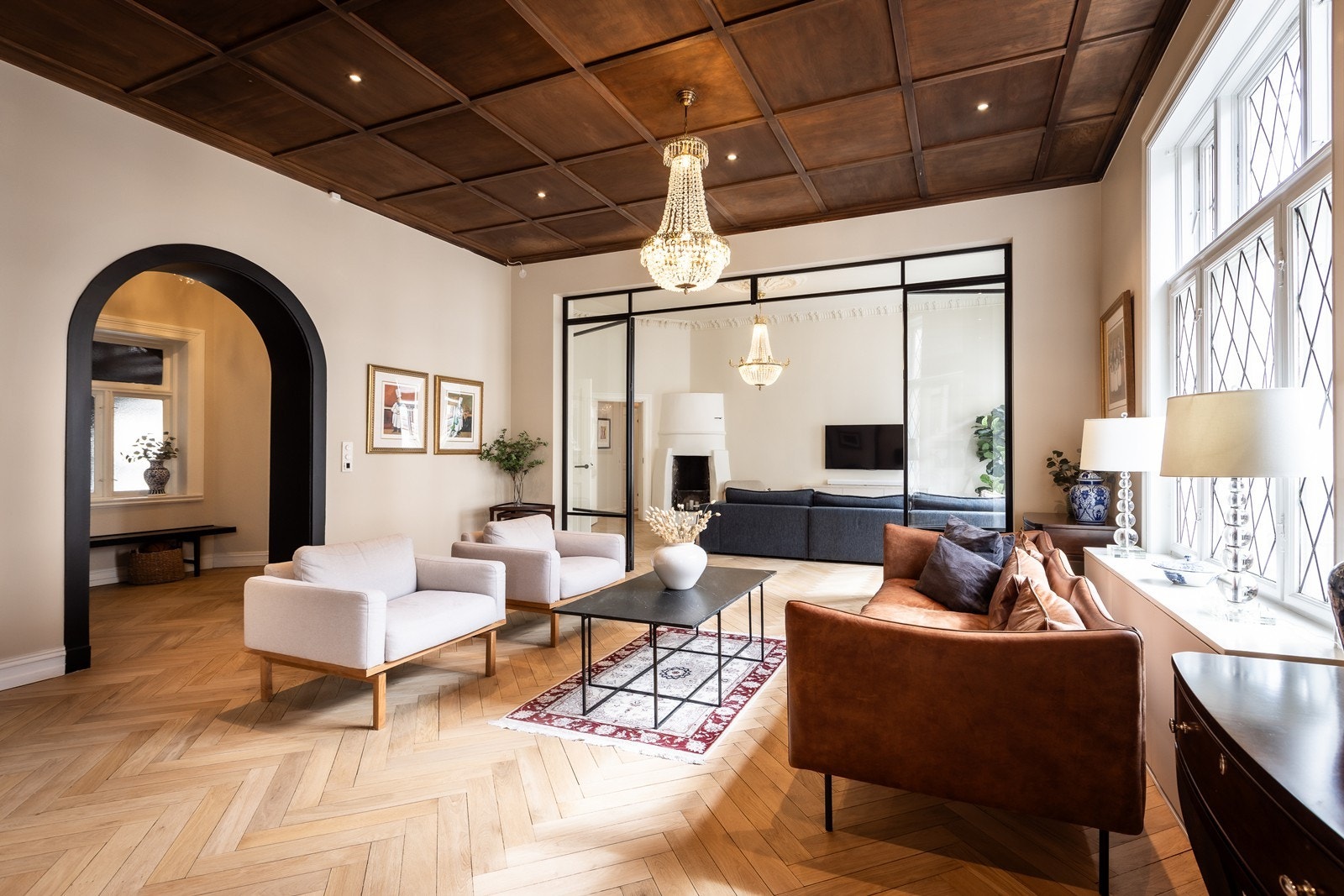 Varme i alle gulv. Lekker påkostet eldet fiskebensgulv, nye 2020/2021. Galleribilde