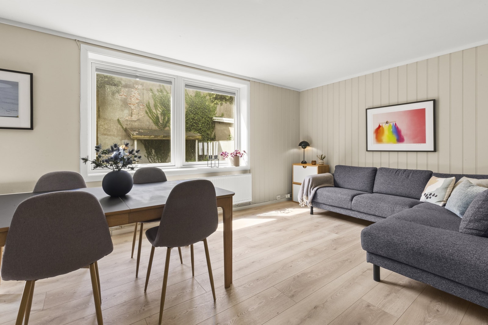 Lun og trivelig stue / spisestue Galleribilde