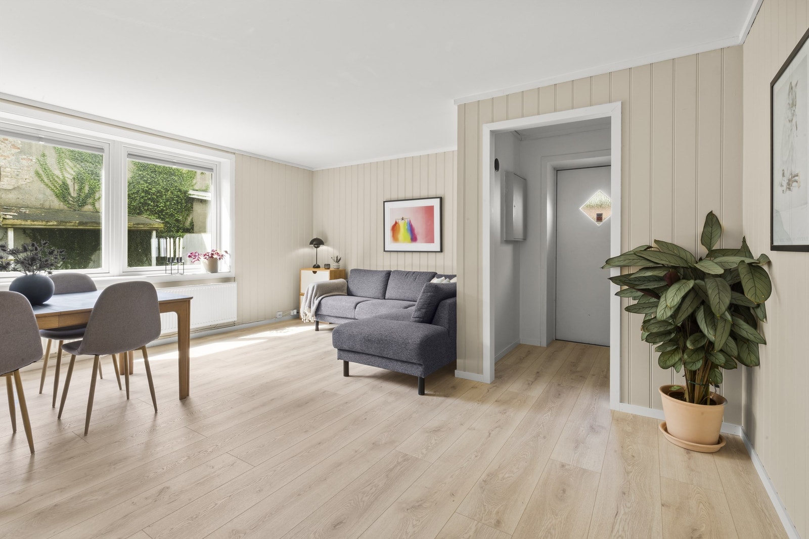 Lys og behagelig atmosfære med lune farger og fint dagslys Galleribilde