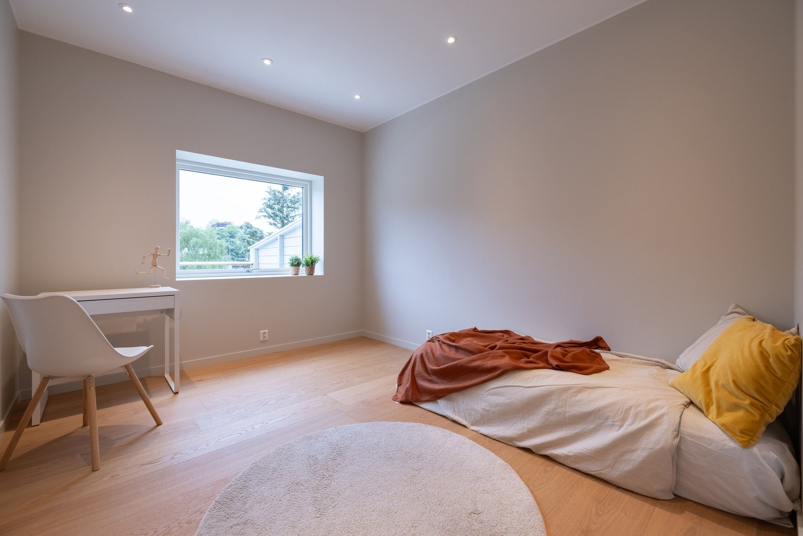 Alle rommene har greit dagslys og rikelig med downlights i himling. Galleribilde