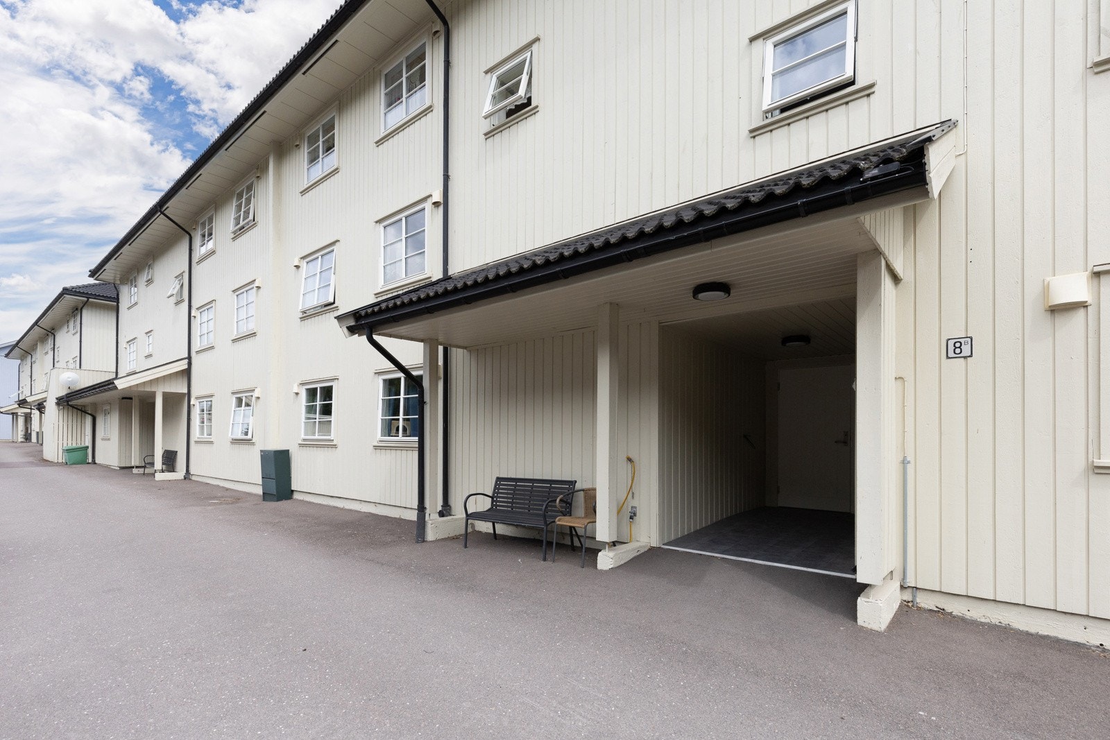 Felles inngangsparti på bakkeplan. Galleribilde
