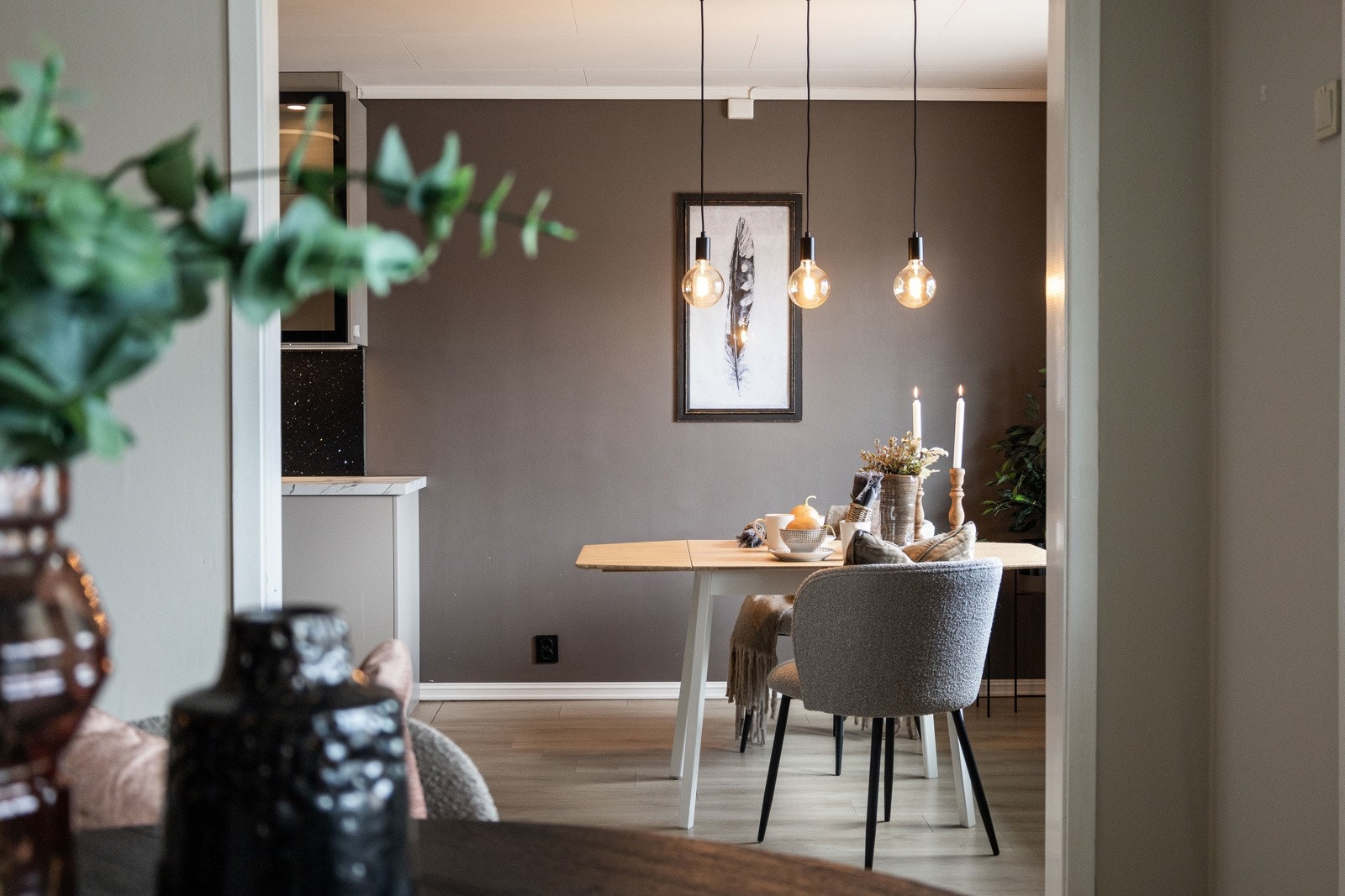 Fra stuen kommer man inn til kjøkkenet. Galleribilde