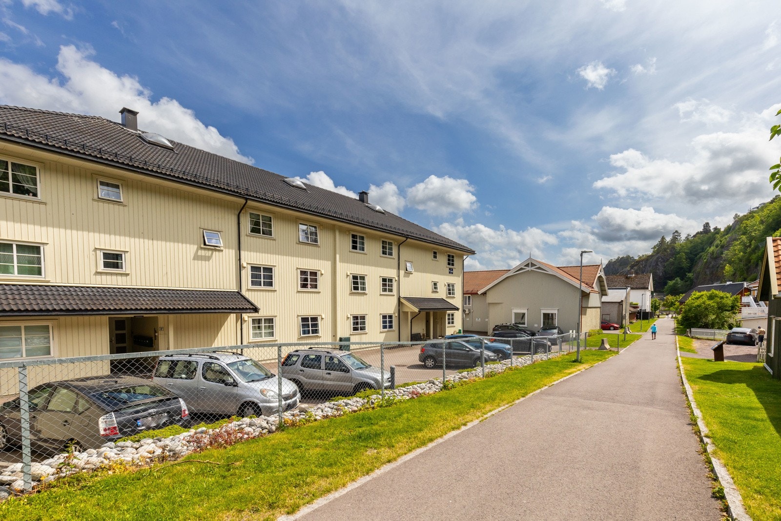 Det medfølger p-plass foran bygget. Galleribilde