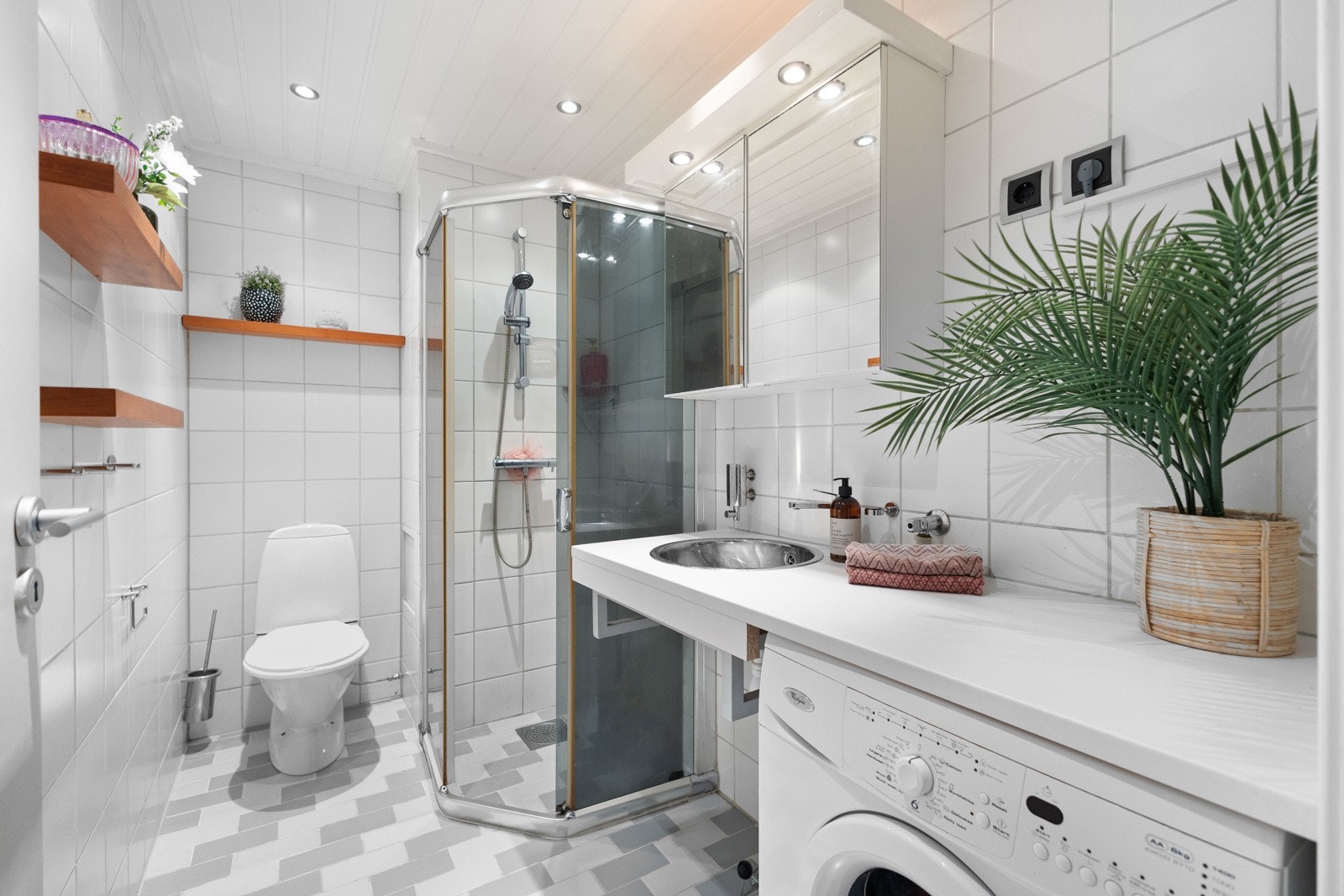 Opplegg til vaskemaskin på badet Galleribilde
