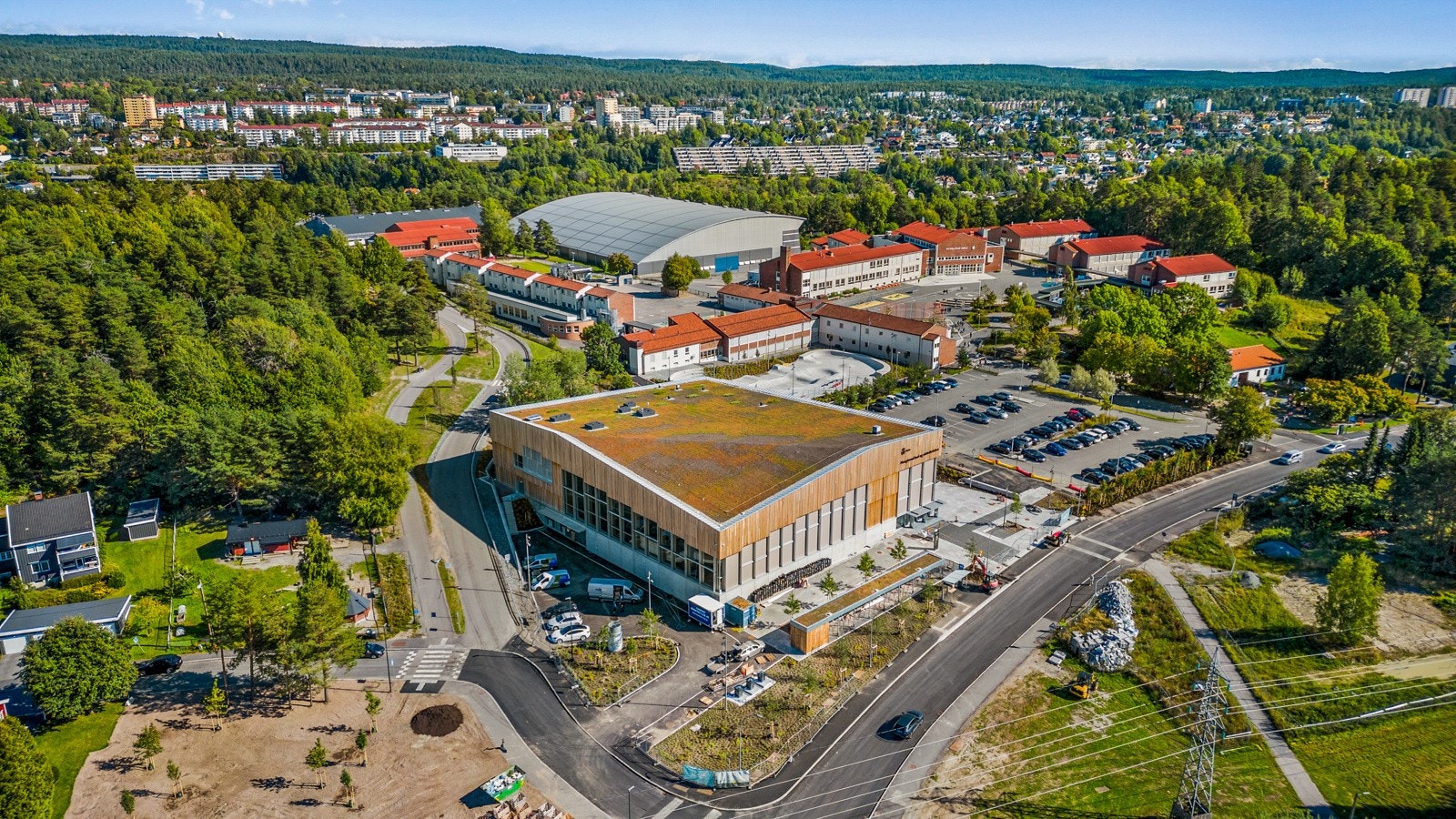 Kort vei til Manglerud bad og aktivitetshus, idrettspark, skatepark, skoler, barnehager m.m. Galleribilde