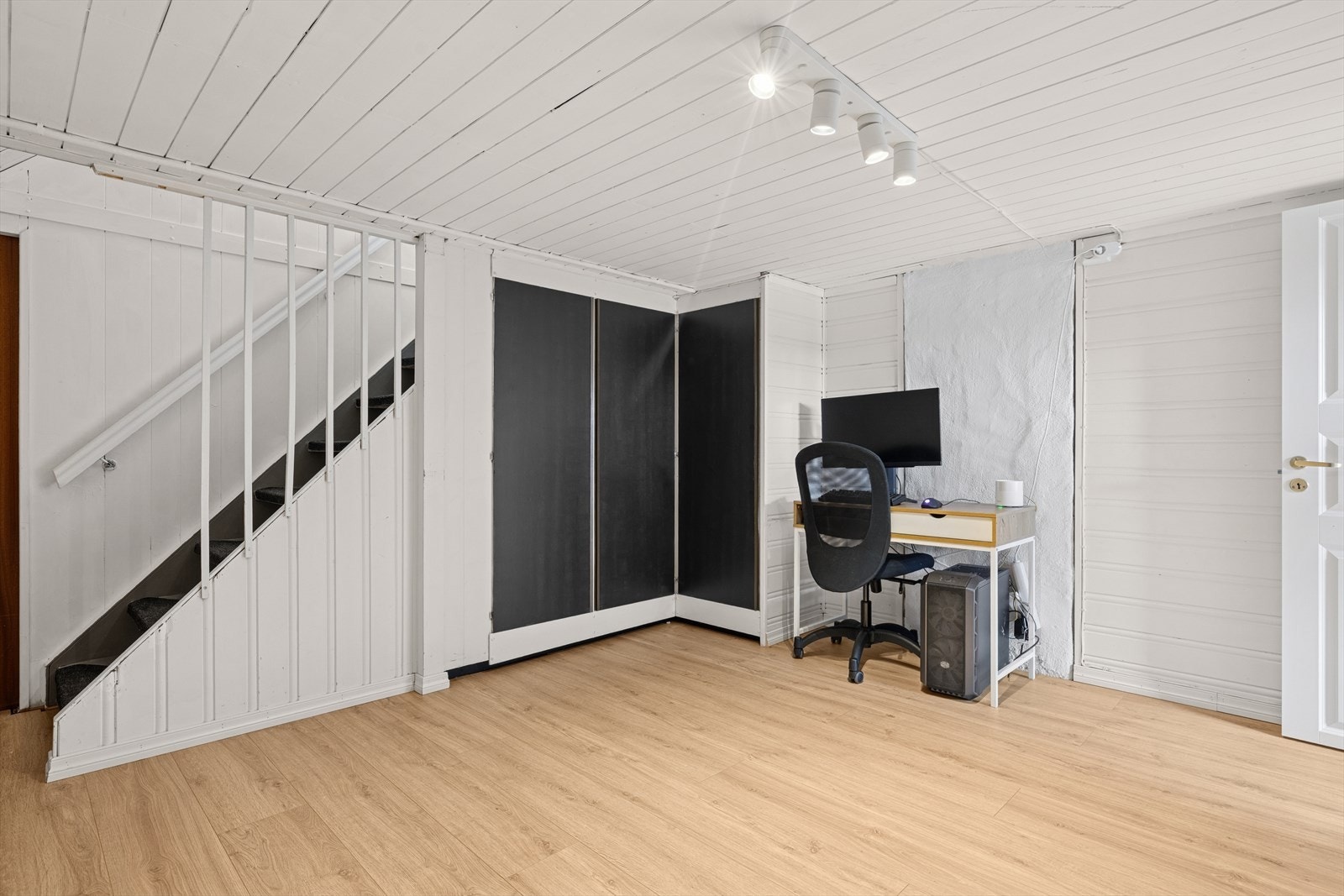 Det er lav takhøyde i kjeller 192 cm. Galleribilde