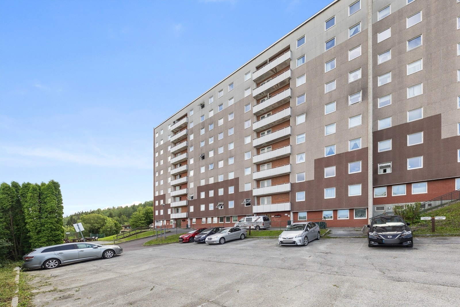 Beboere kan få tildelt en parkeringsplass så sant det er noen ledige (borettslaget har 179 p-plasser til 304 leiligheter) Galleribilde