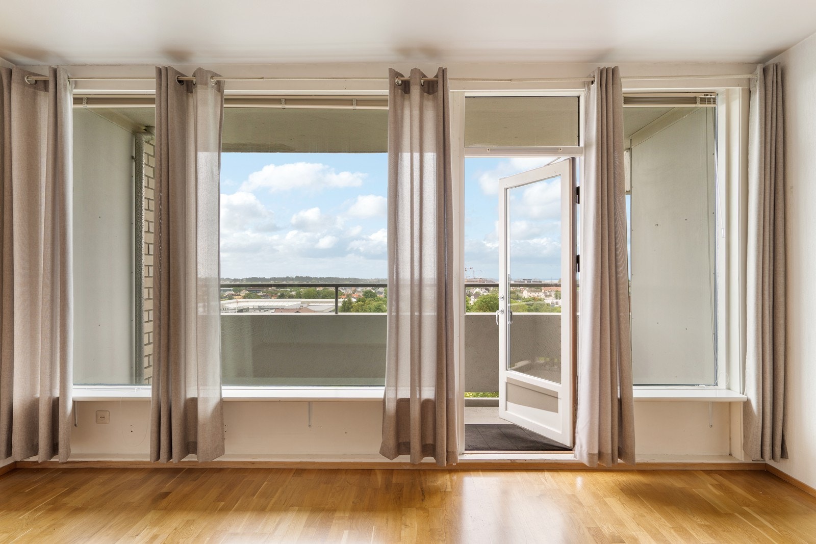 Stue med utgang til terrasse Galleribilde