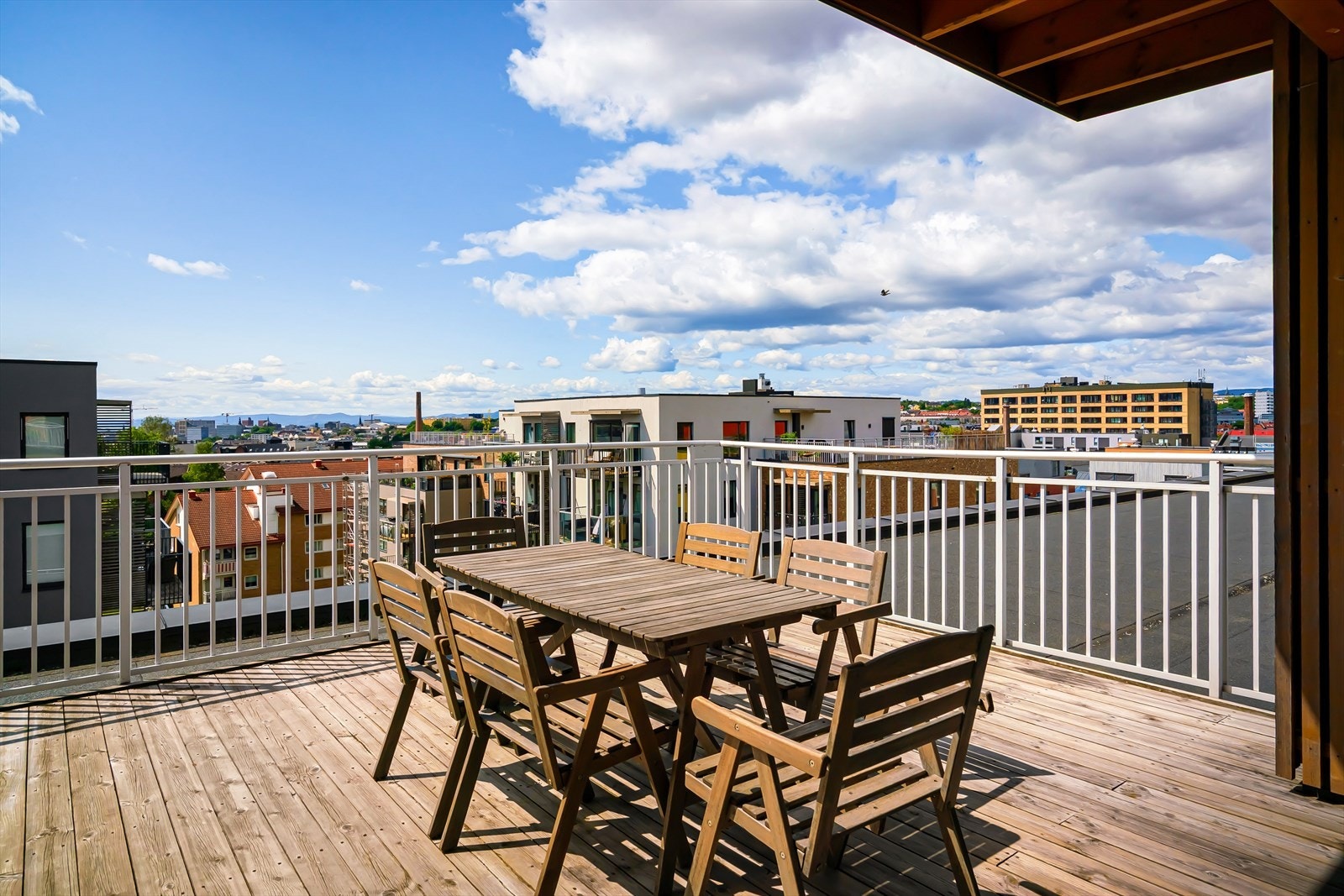 Ved siden av egen balkong har sameiet også en felles takterrasse man kan disponere. Galleribilde