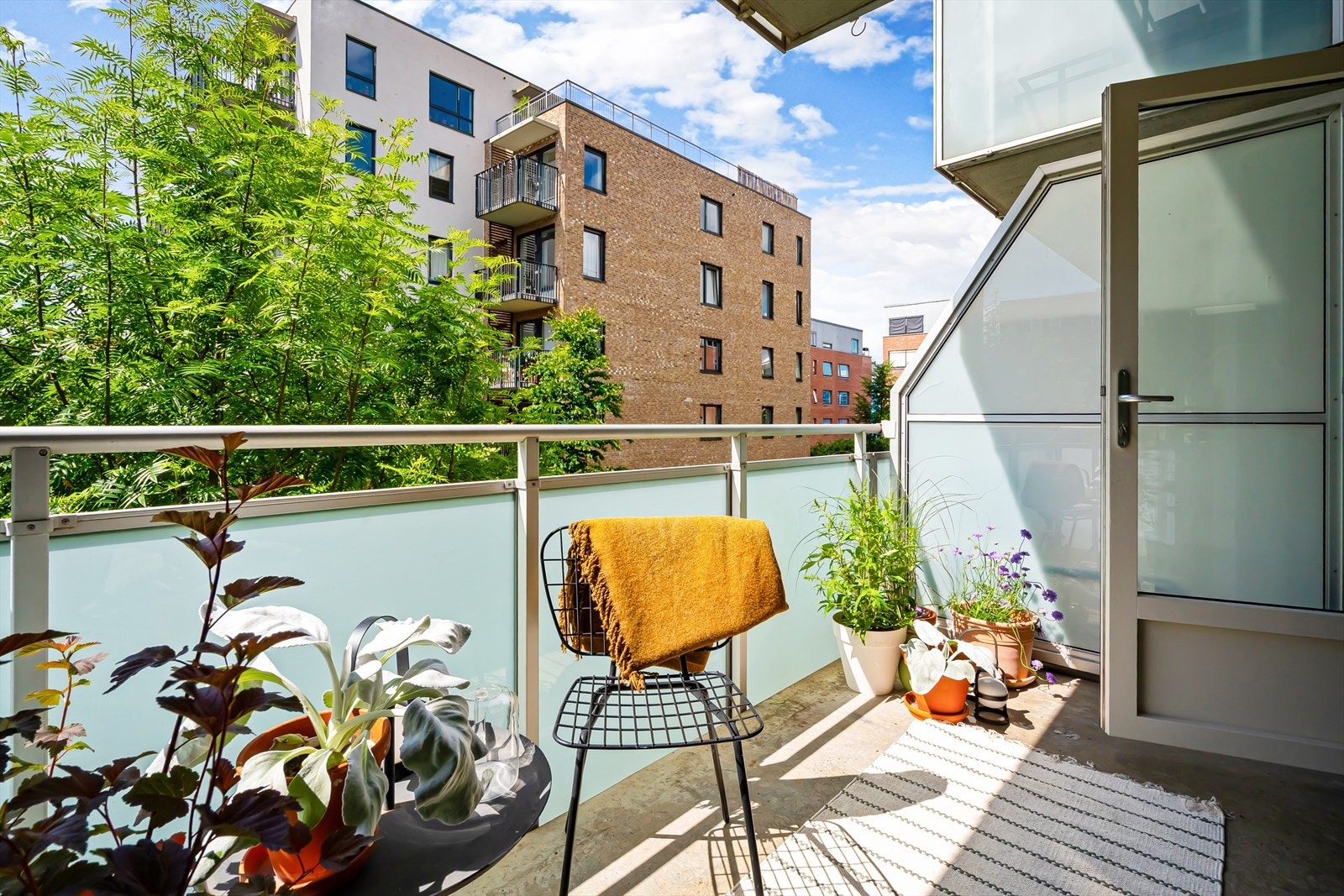 Her er det god plass til en hyggelig sittegruppe - perfekt for late sommerdager og sosiale sammenkomster. Galleribilde