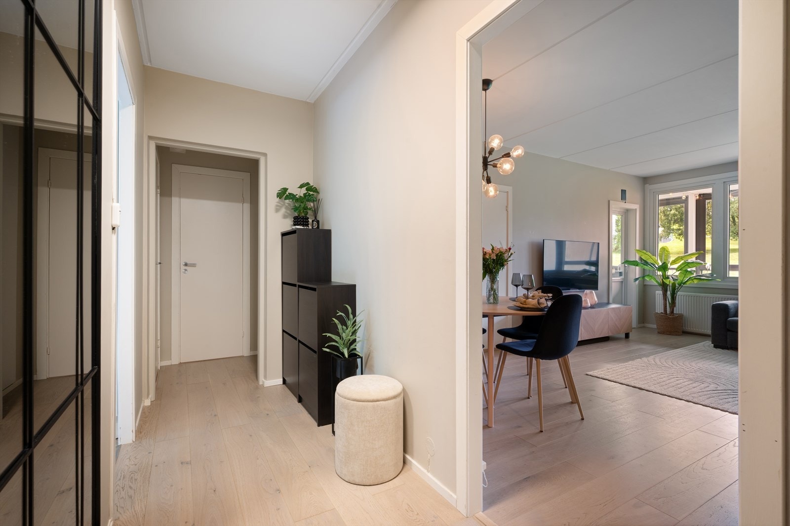 - Lys entré på 5,2 m² - Galleribilde