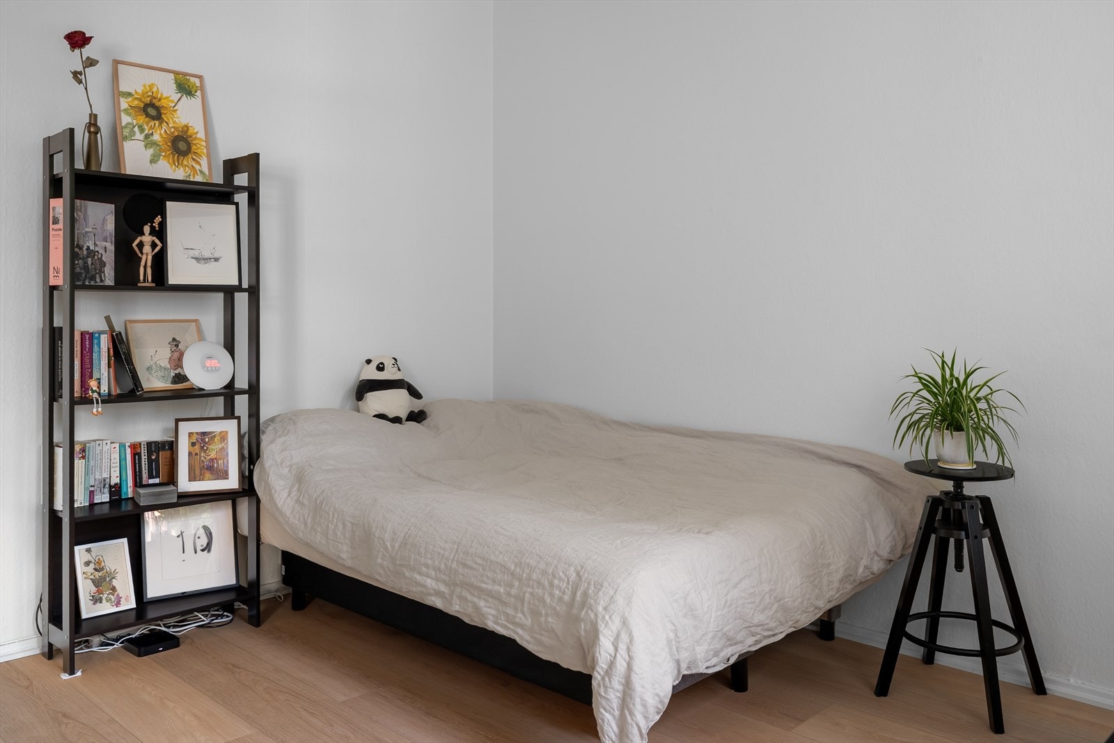 Dette er en perfekt leilighet for deg som vil inn på boligmarkedet, eller har behov for en pendlerleilighet med sentral beliggenhet Galleribilde