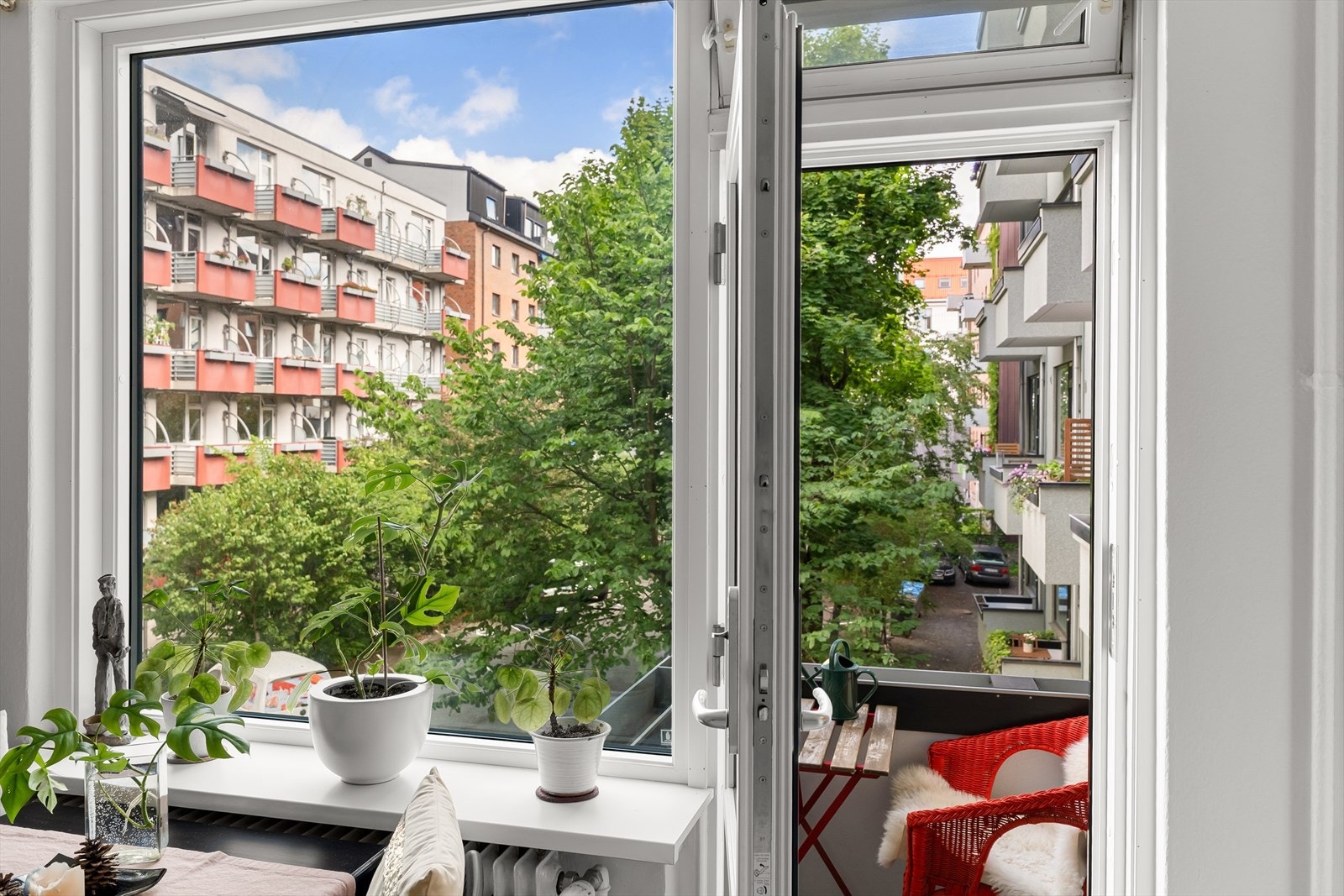 Leiligheten har en meget effektiv planløsning med åpen stue/kjøkkenløsning, balkong, bad og entré. Galleribilde