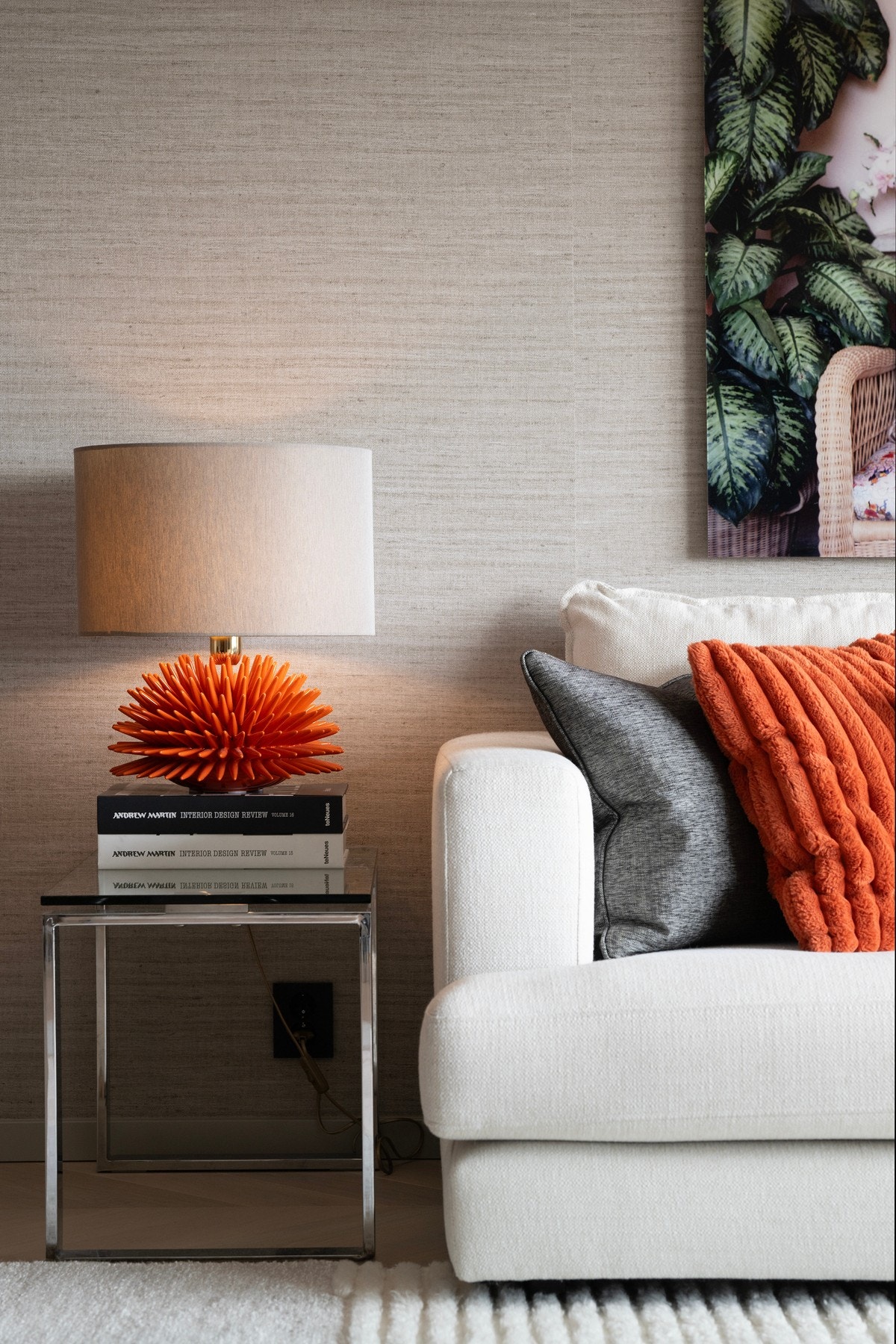 Eksklusive tapeter fra Arte International og helsparklede flater gir et gjennomført uttrykk. Galleribilde