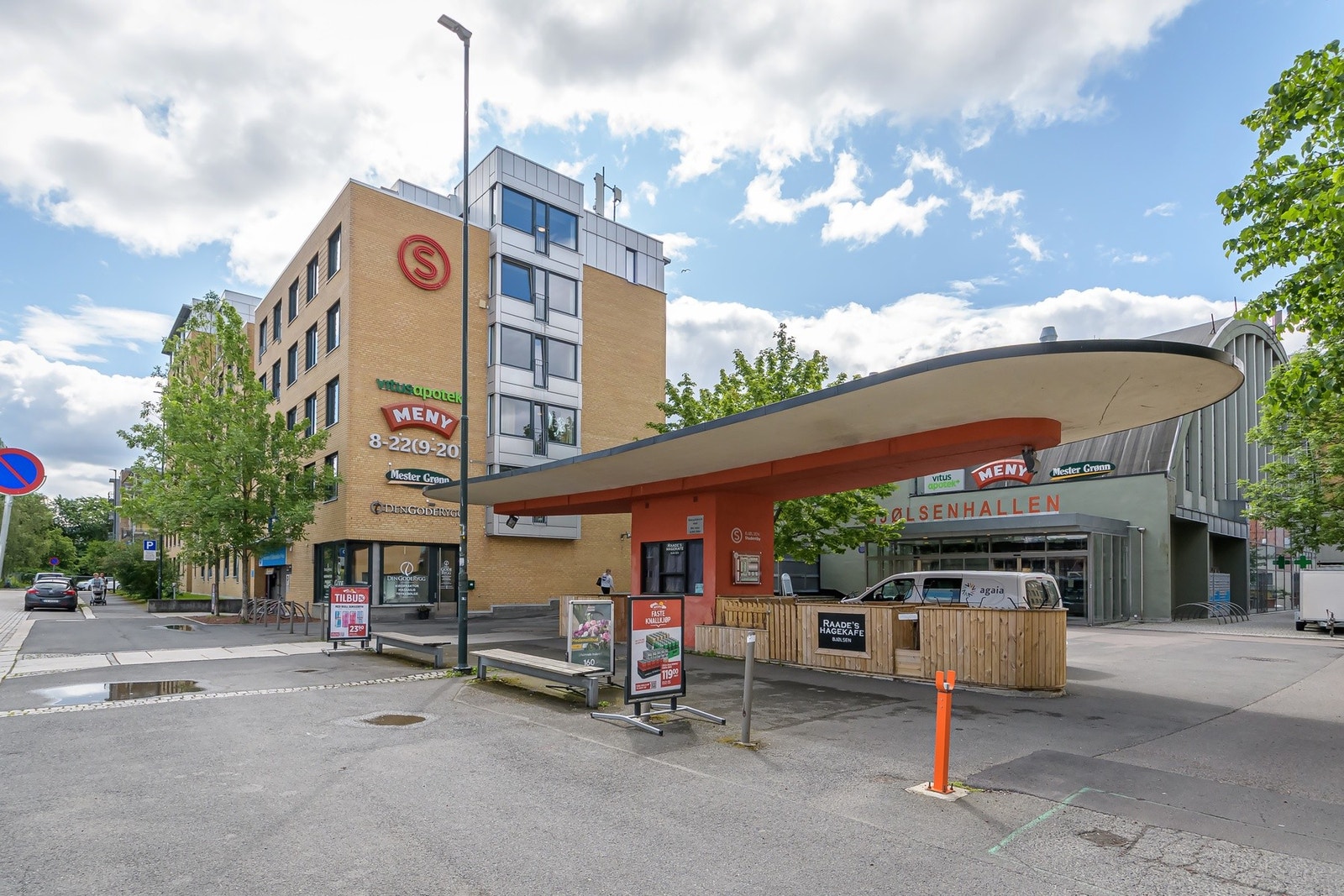 Her finner du også Raade's hagekafe hvor du får ekte hjemmelagde sveler. Galleribilde