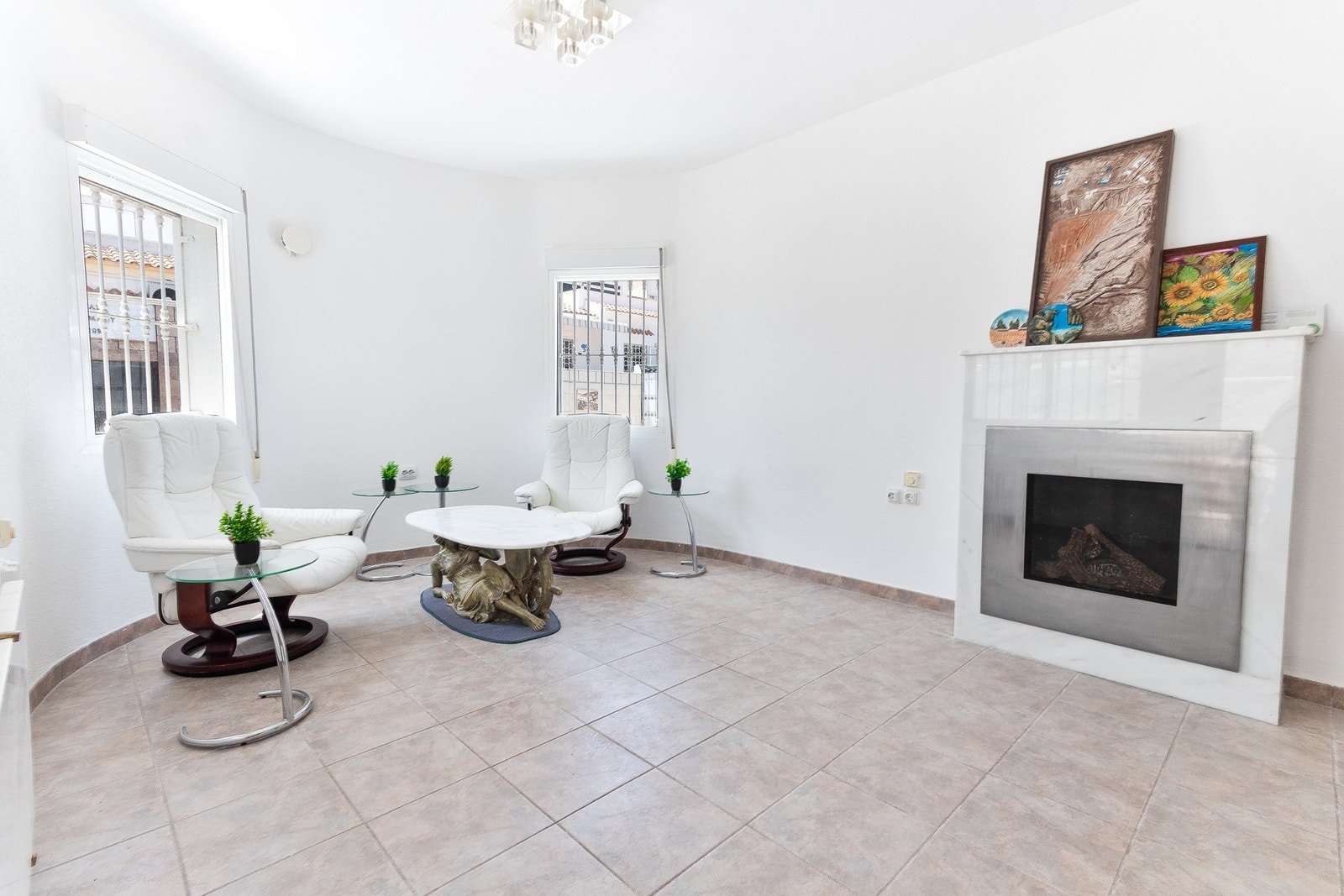 Spaniamegler1 har eget advokatkontor som sikrer kjøpsprosessen Galleribilde