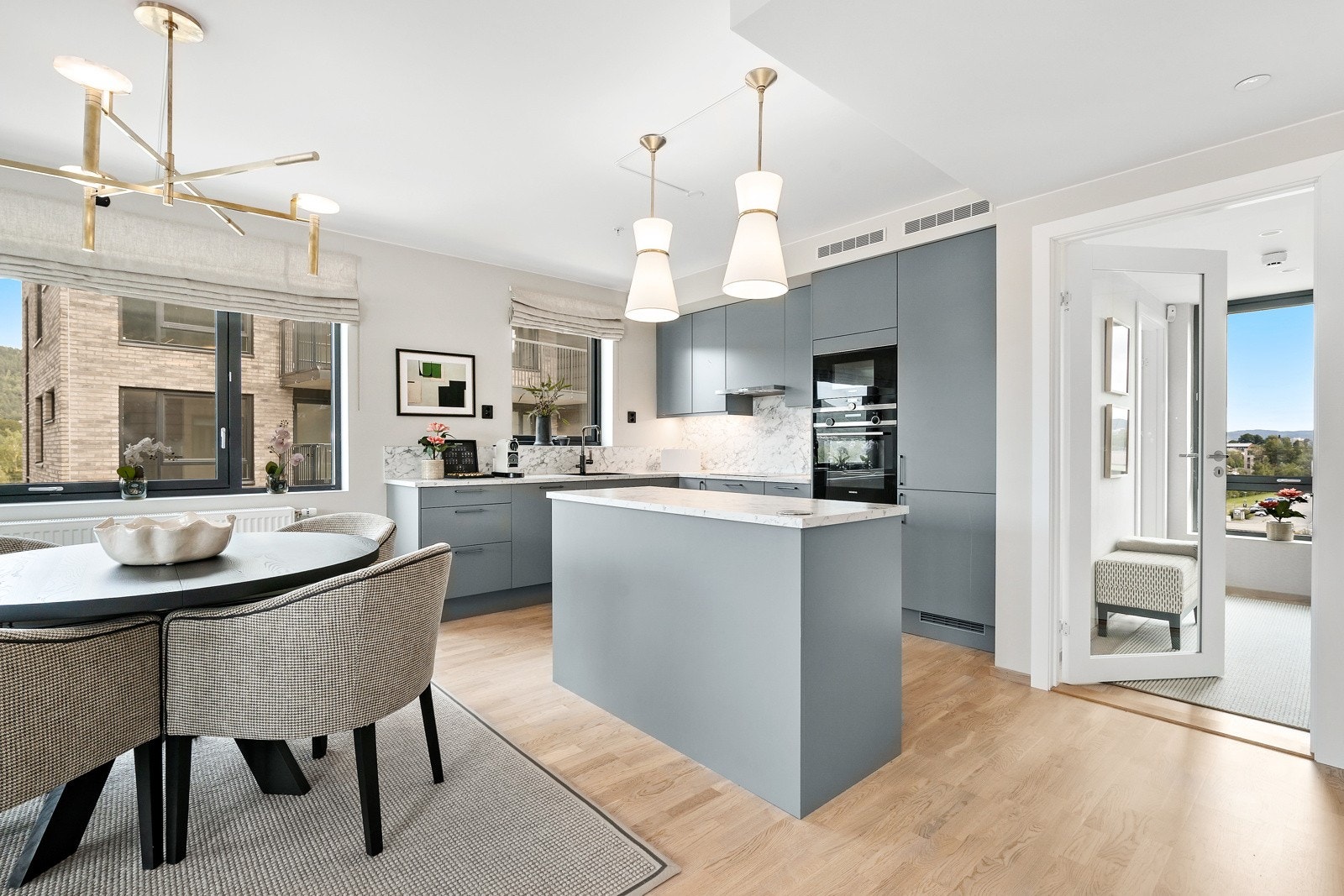 Leiligheten er gjennomgående og har svært gode lysforhold Galleribilde