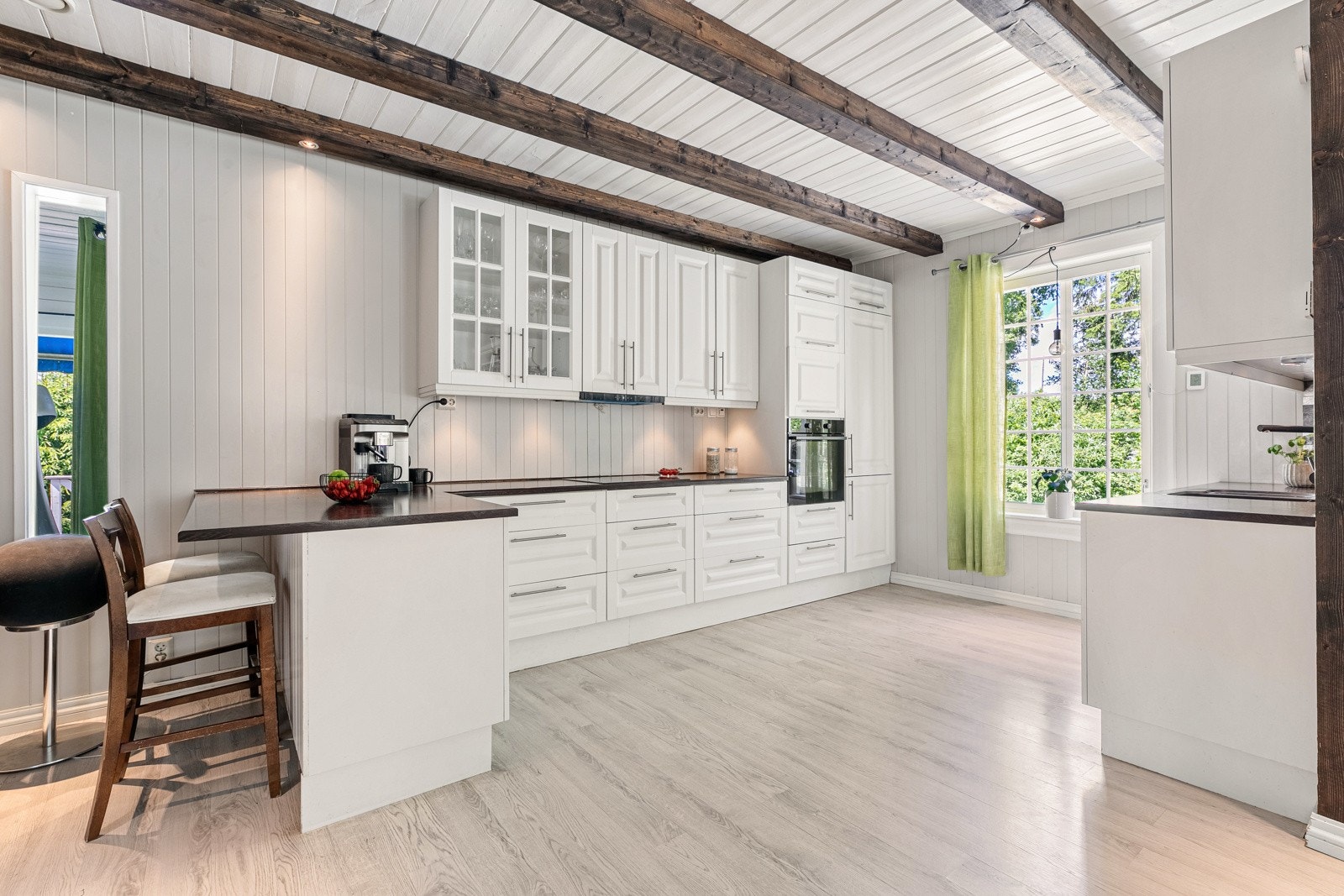 Flott kjøkken nytt i 2015, utført i klassisk stil Galleribilde