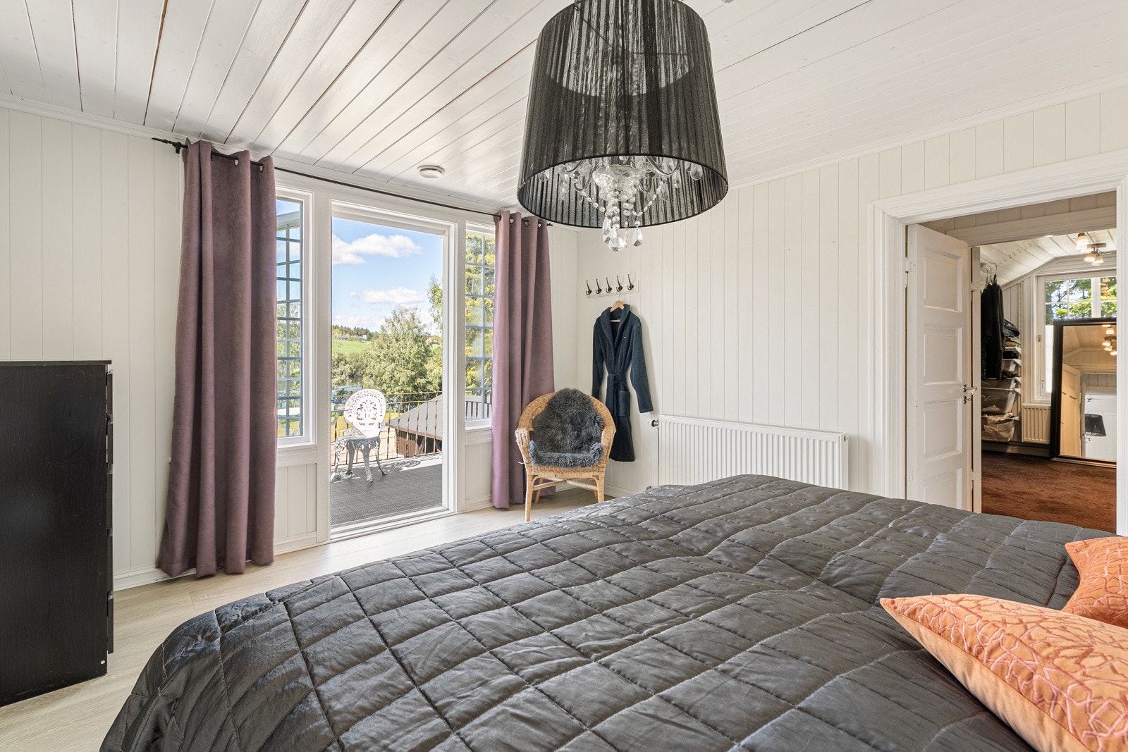 Her kan man gå rett ut på balkongen og våkne opp til nydelig utsikt Galleribilde