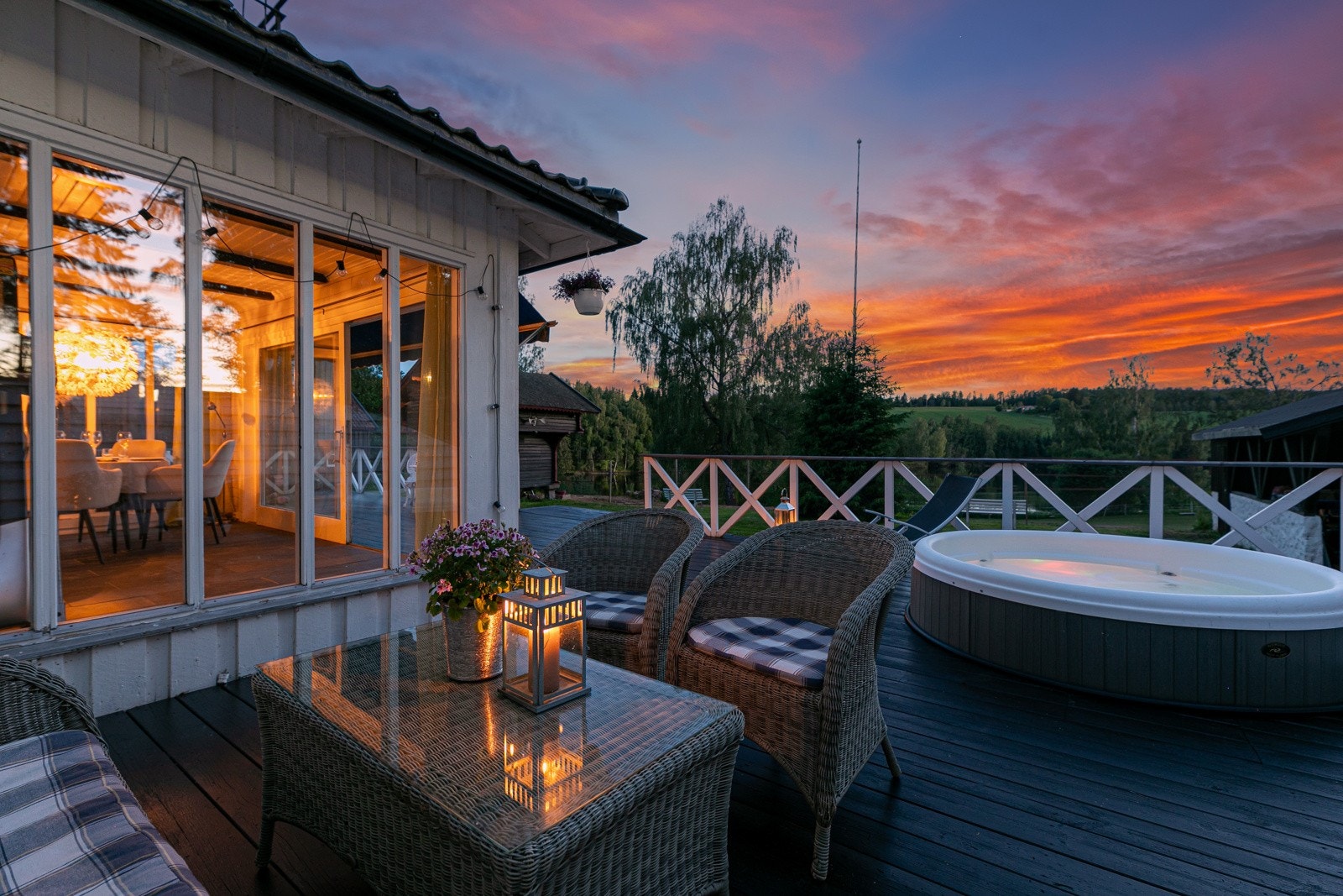 Kveldsstemning fra uteplassen Galleribilde