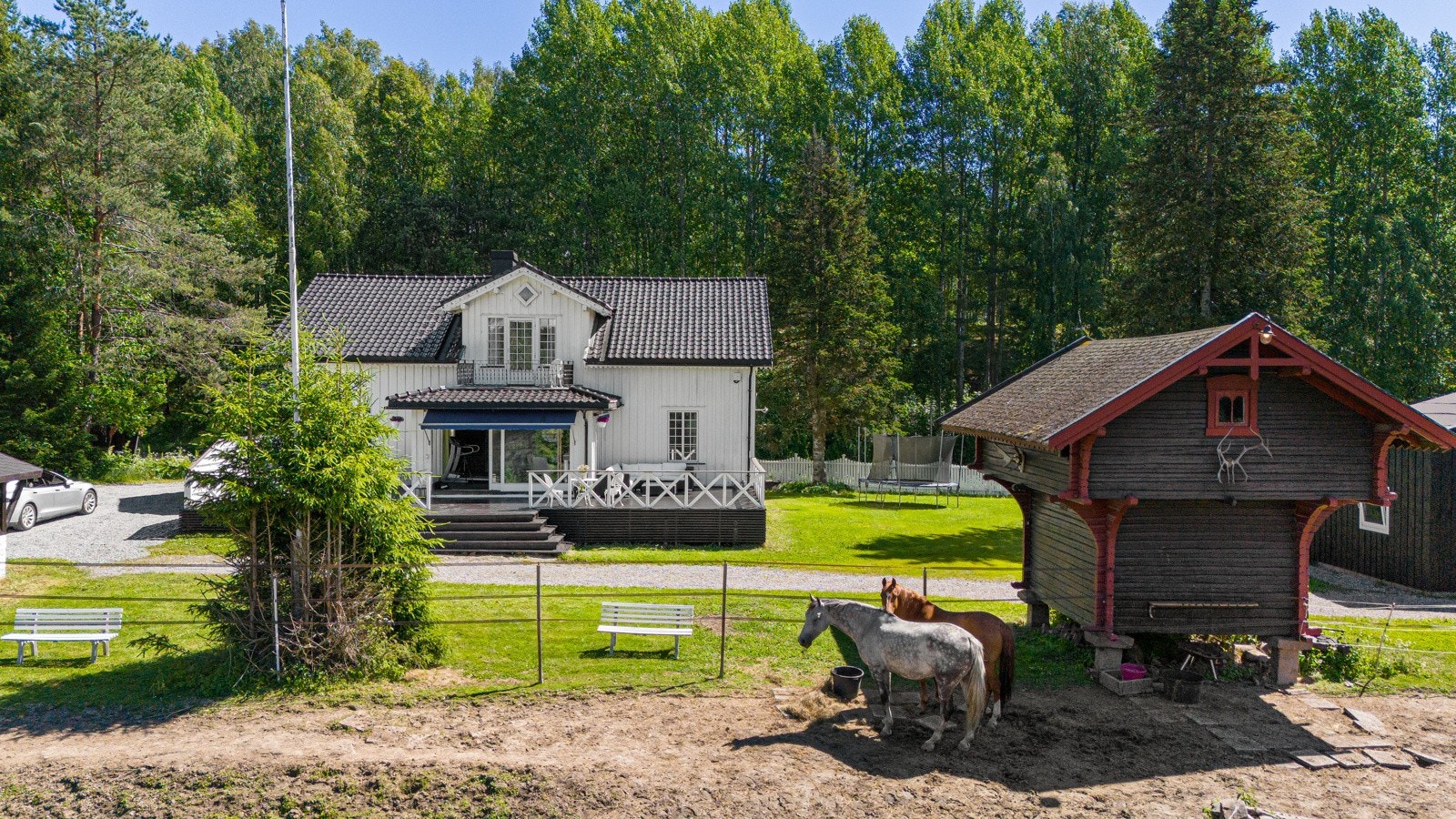 Våningshuset er opprinnelig antatt oppført i 1909, men er betydelig påkostet og oppgradert de senere år. Galleribilde