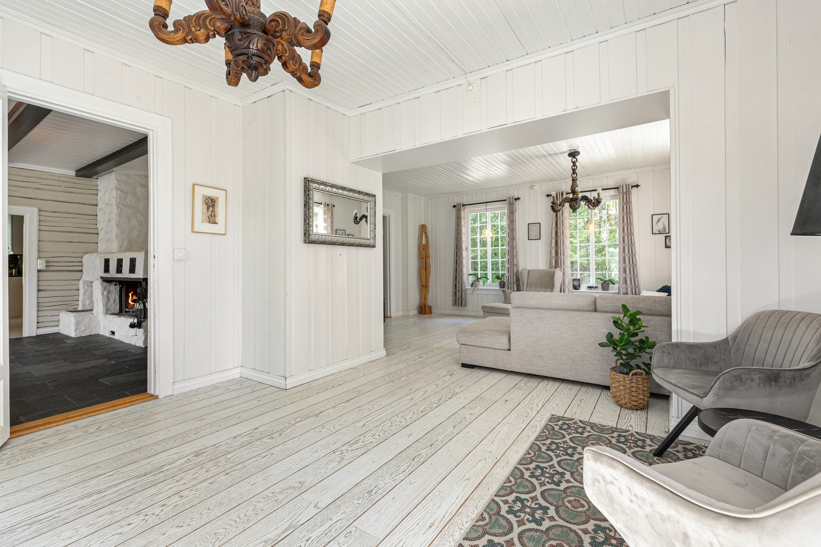 Stor stue med flere møbleringsmuligheter etter ønske og behov Galleribilde