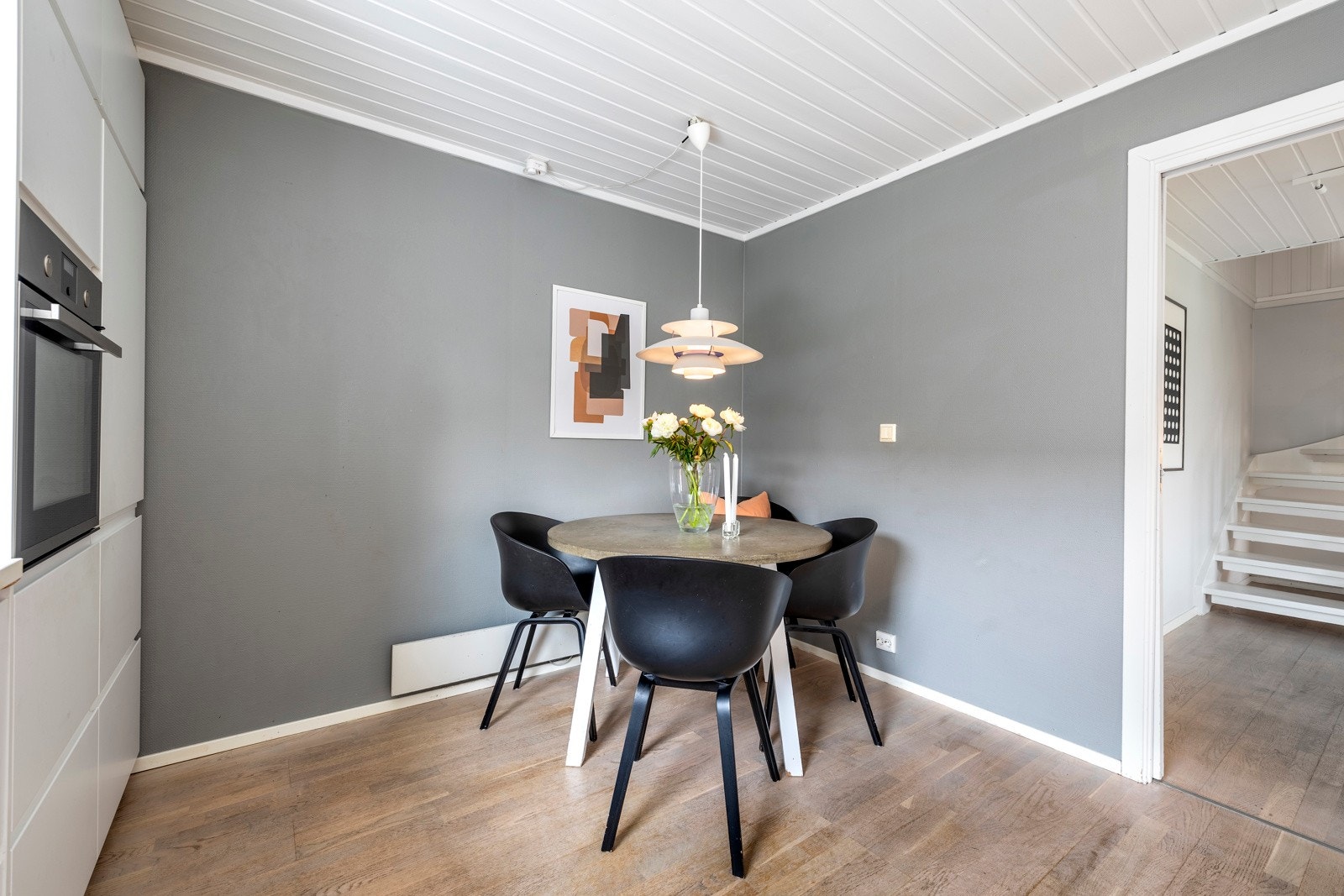 Kjøkkenet har ellers god plass til et spisebord. Galleribilde