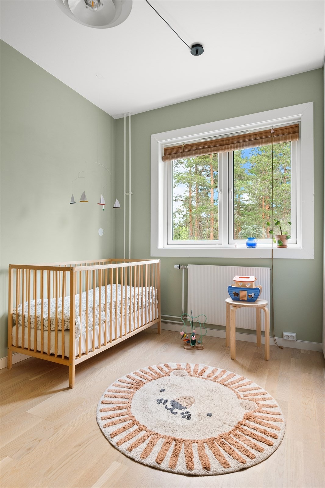 Rommet passer ypperlig som barnerom, gjesterom eller kontor Galleribilde