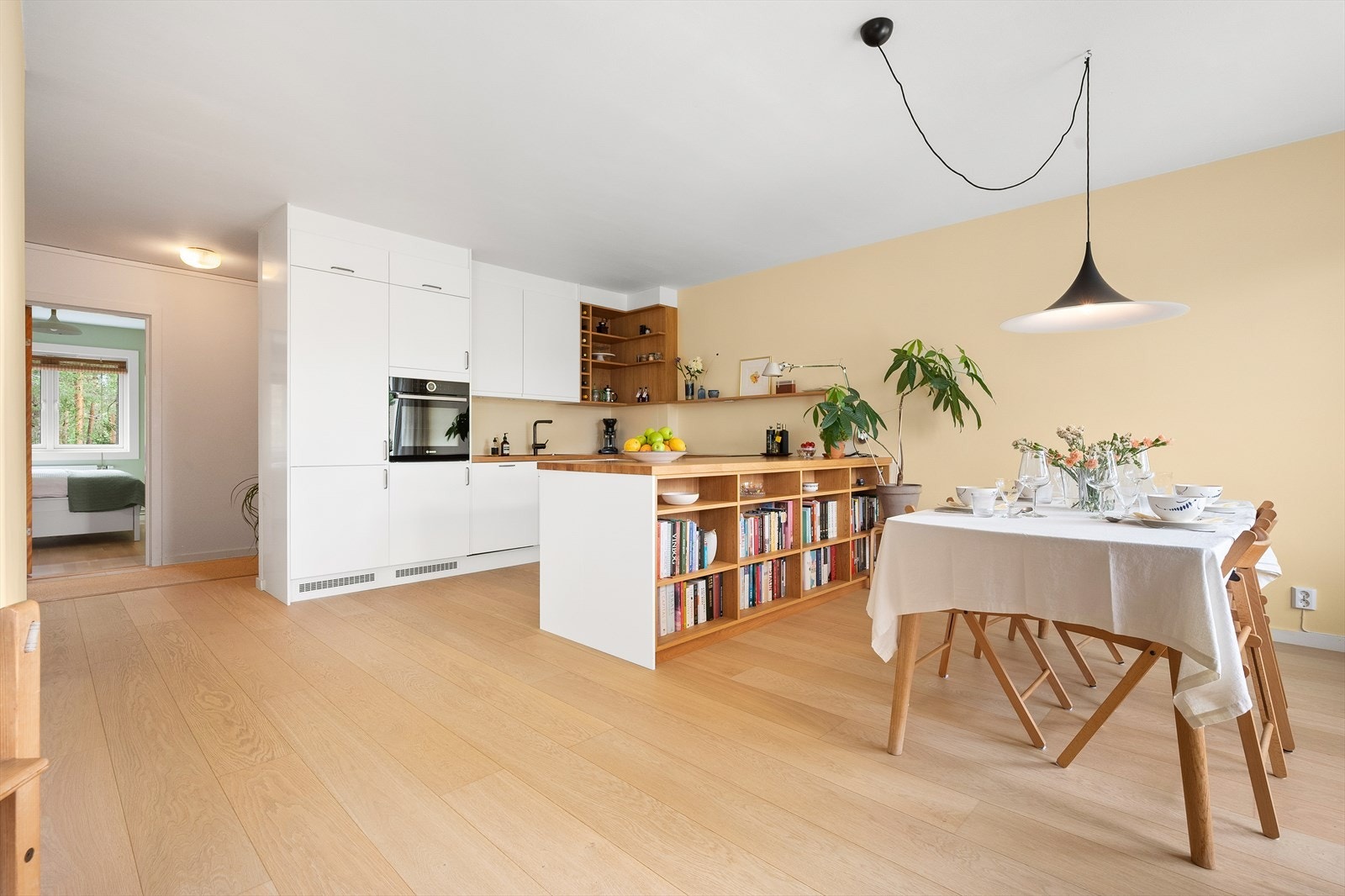 Innbydende leilighet med delikate fargevalg, og gjennomgående god standard Galleribilde