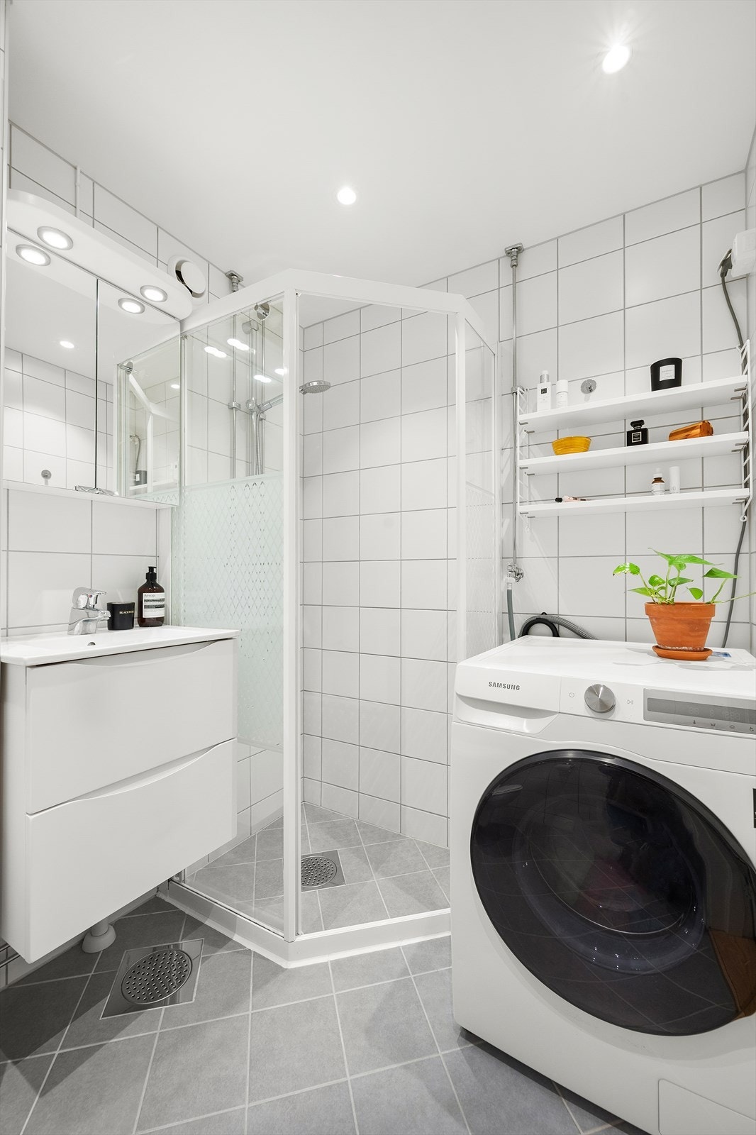 Varmtvann og fyring med vannbåren varme i gulv er inkludert i felleskostnadene Galleribilde