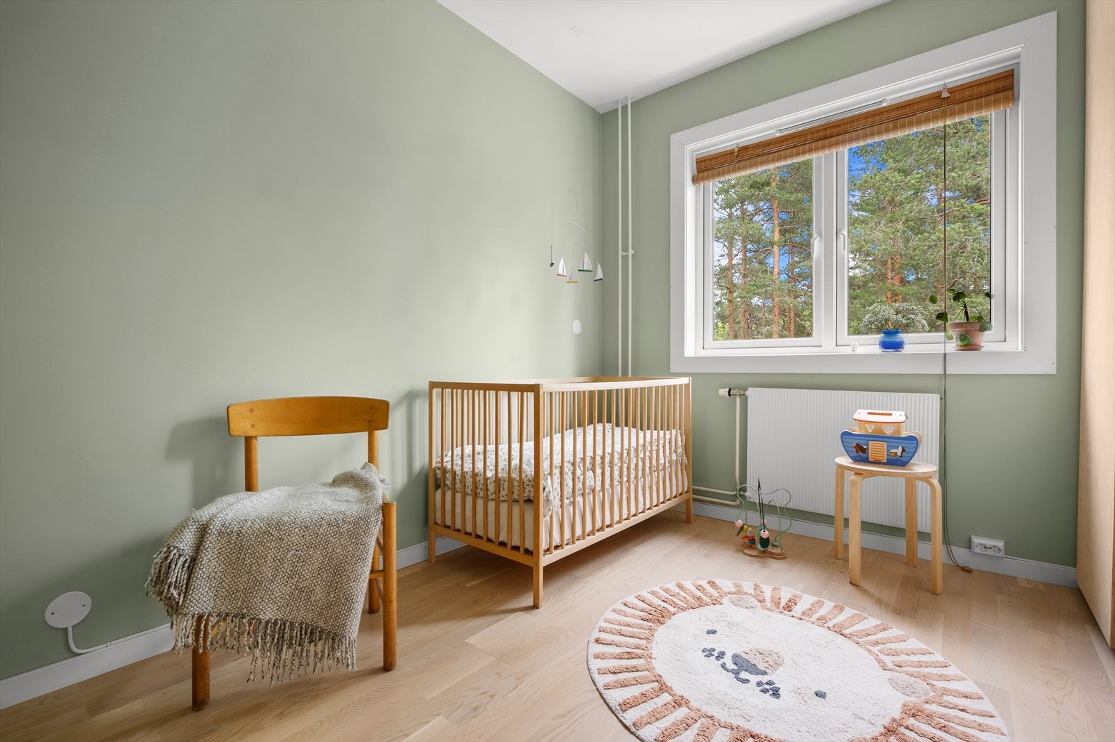 Soverom II | Her er det god plass til seng, nattbord og garderobeløsning Galleribilde