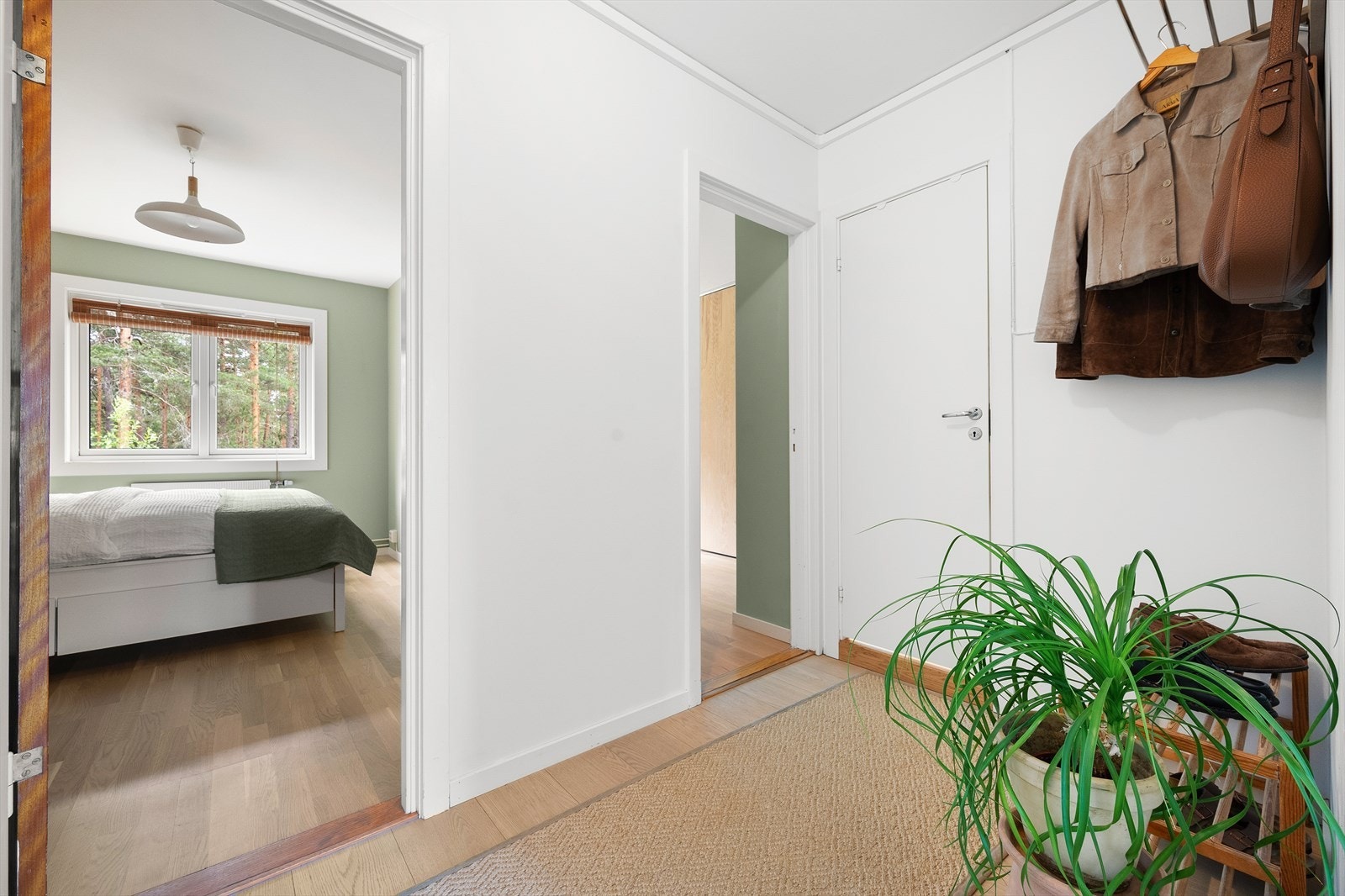 Entrè med plass til oppbevaring av sko og yttertøy Galleribilde