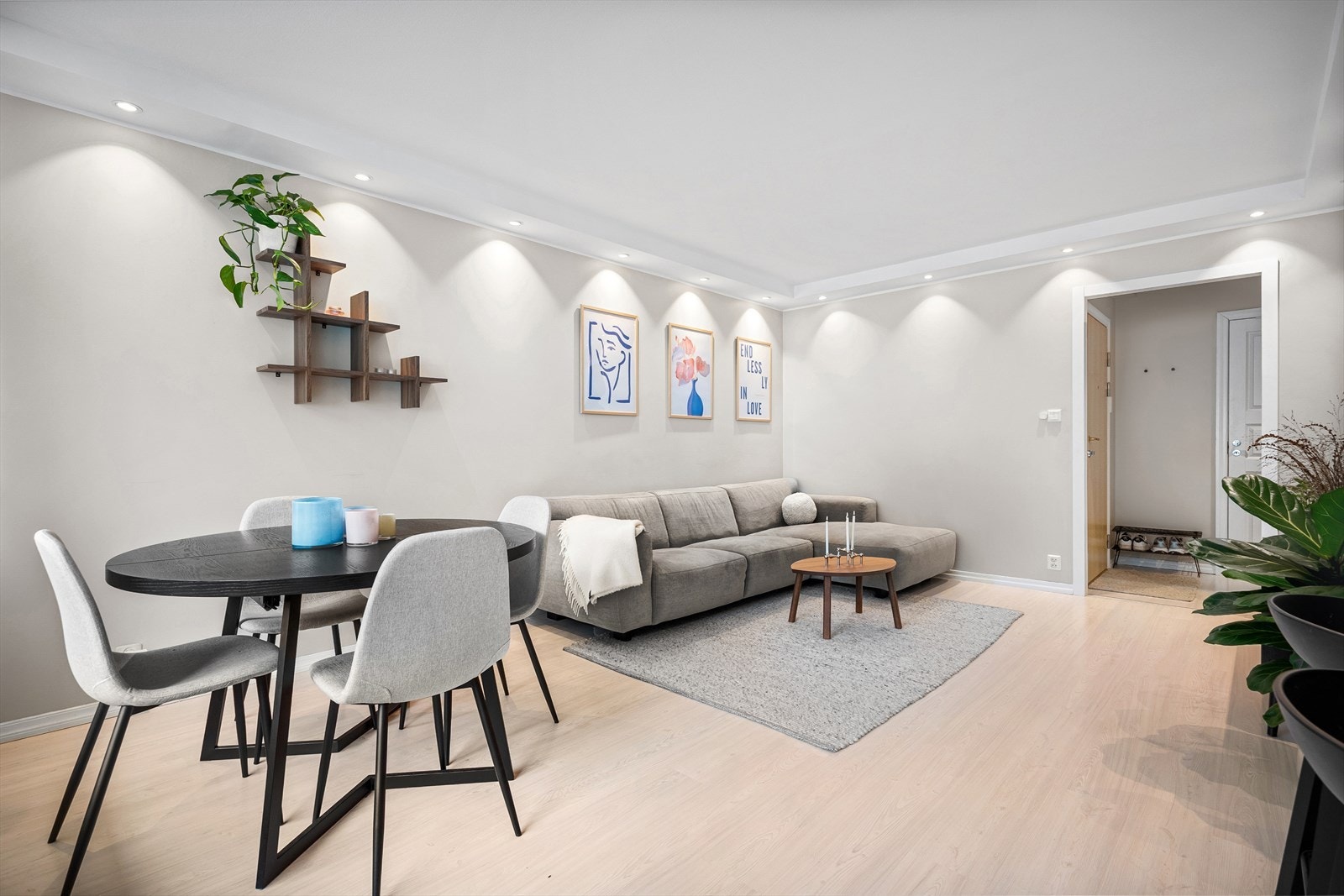 Eiendomsmegler Vest v/ Anja Jaf har gleden av å presentere Vestre Vadmyra 14! Galleribilde