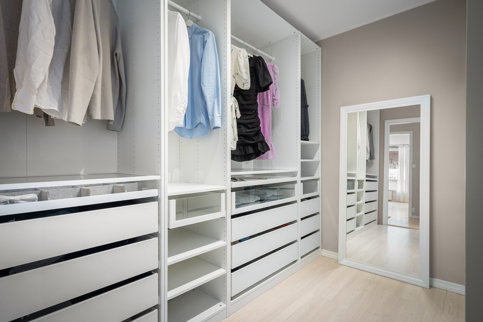 Rikelig med oppbevaringsplass! Galleribilde