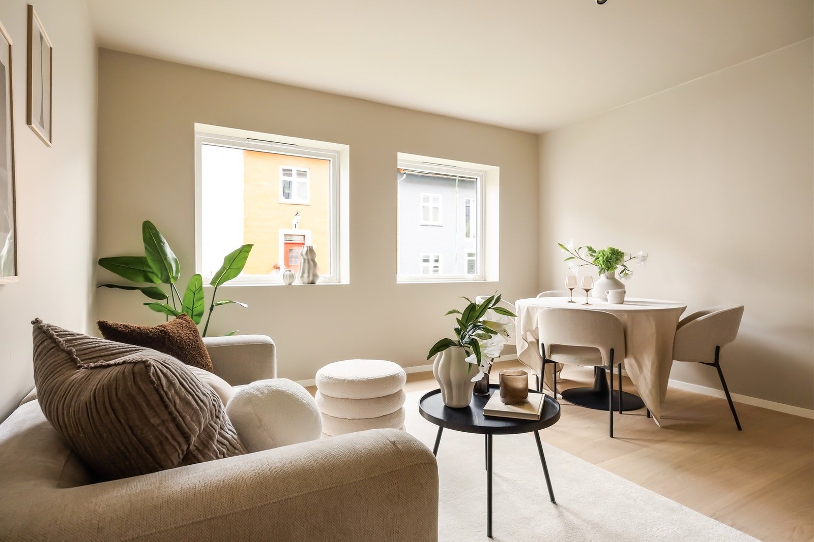 Her er det store vindusflater som gir rikelig med dagslys. Galleribilde