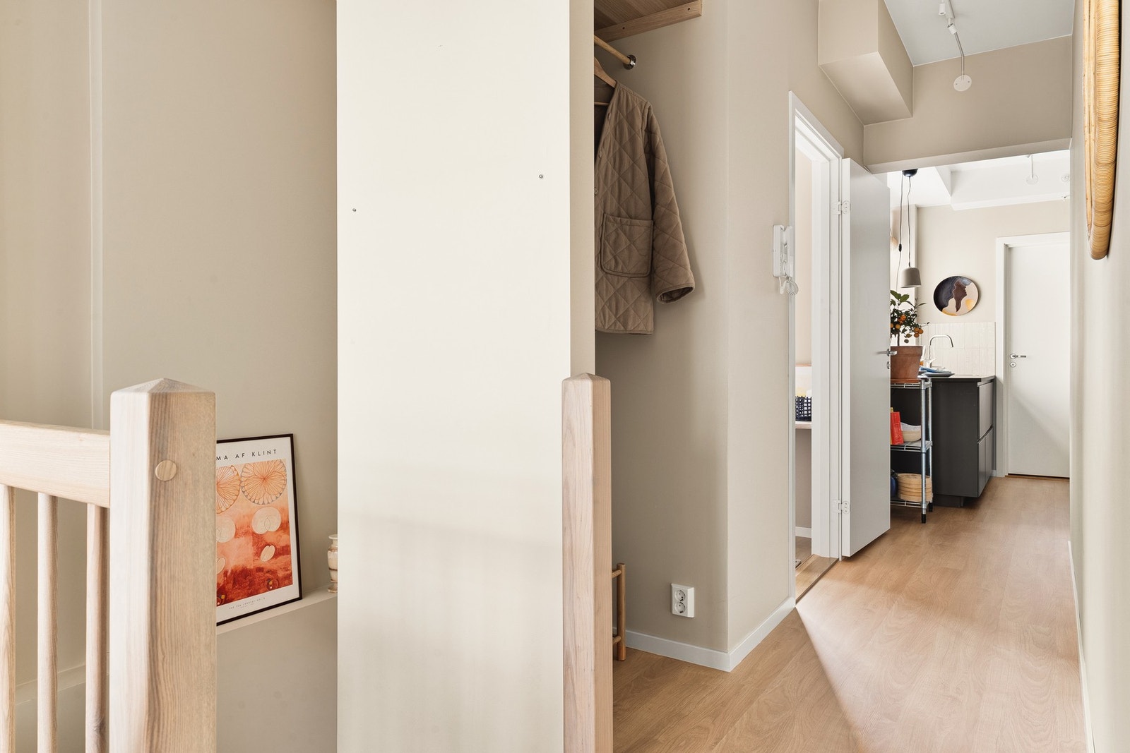 Moderne og tidløse farger på vegger. Galleribilde