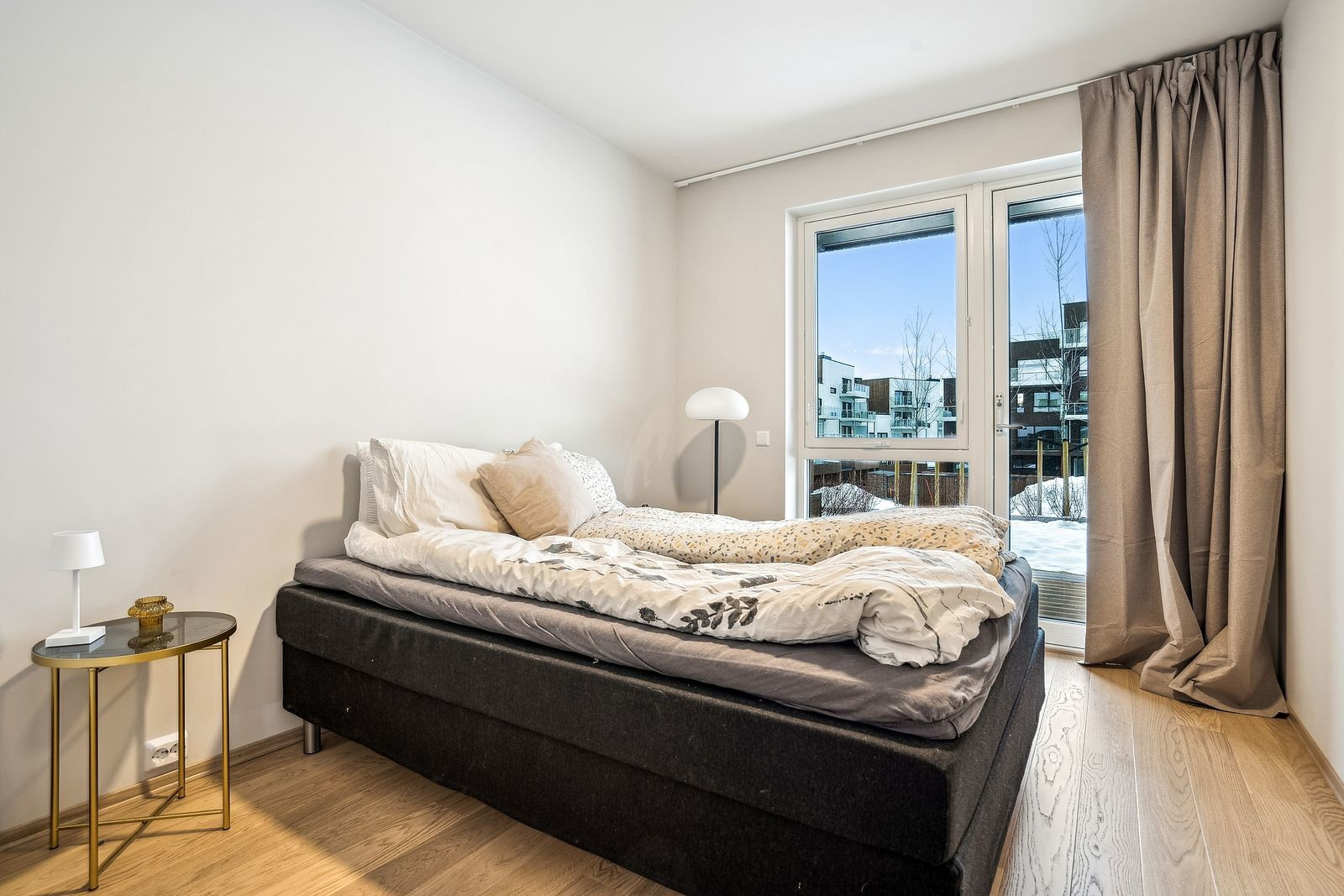 Flotte soverom med utgang til den ene terrassen. Walk-in closet på ene soverommet.