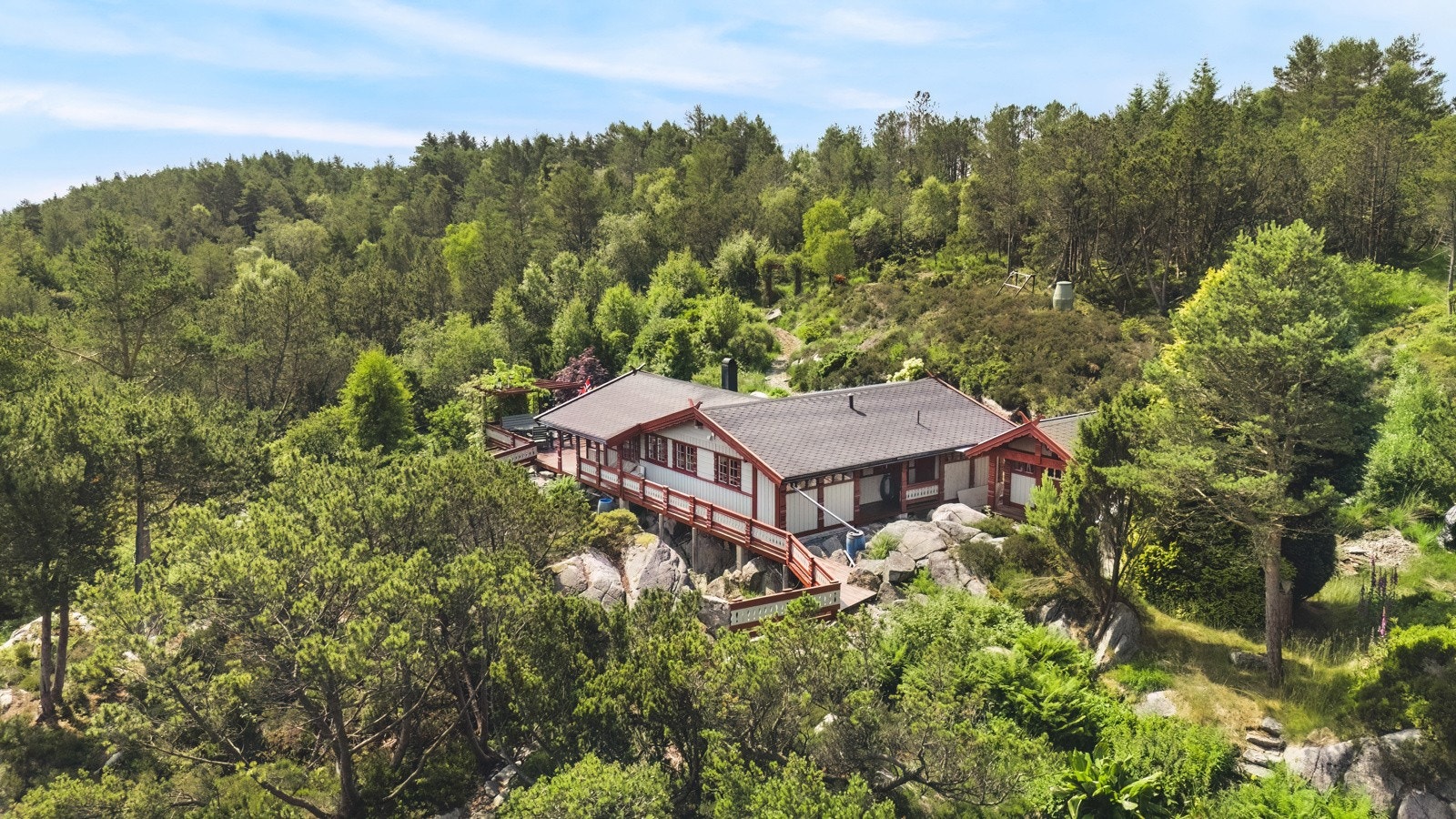 Unik Abjørn-Buen hytte på usjenert utsiktstomt Galleribilde