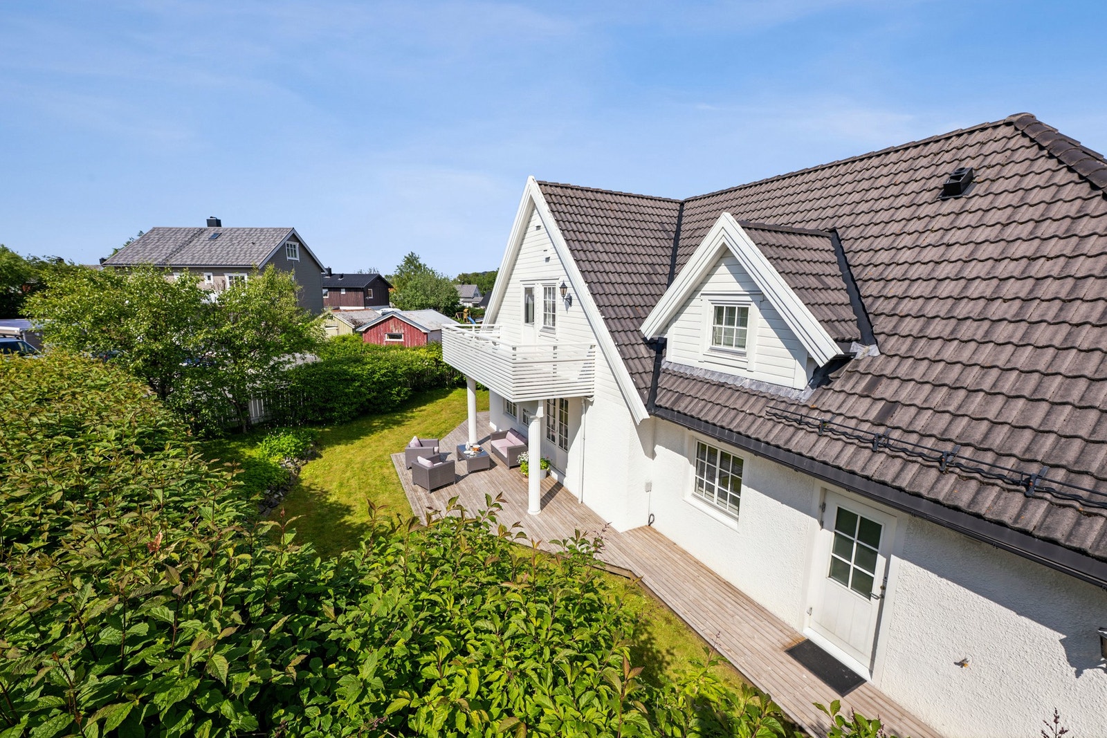 Godt skjermet hage med meget gode solforhold. Galleribilde