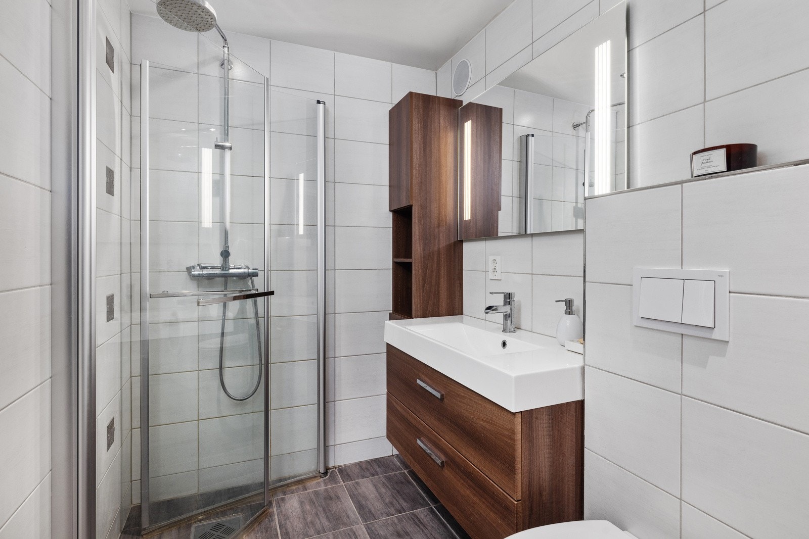 Fra gangen er det adkomst til badet. Galleribilde