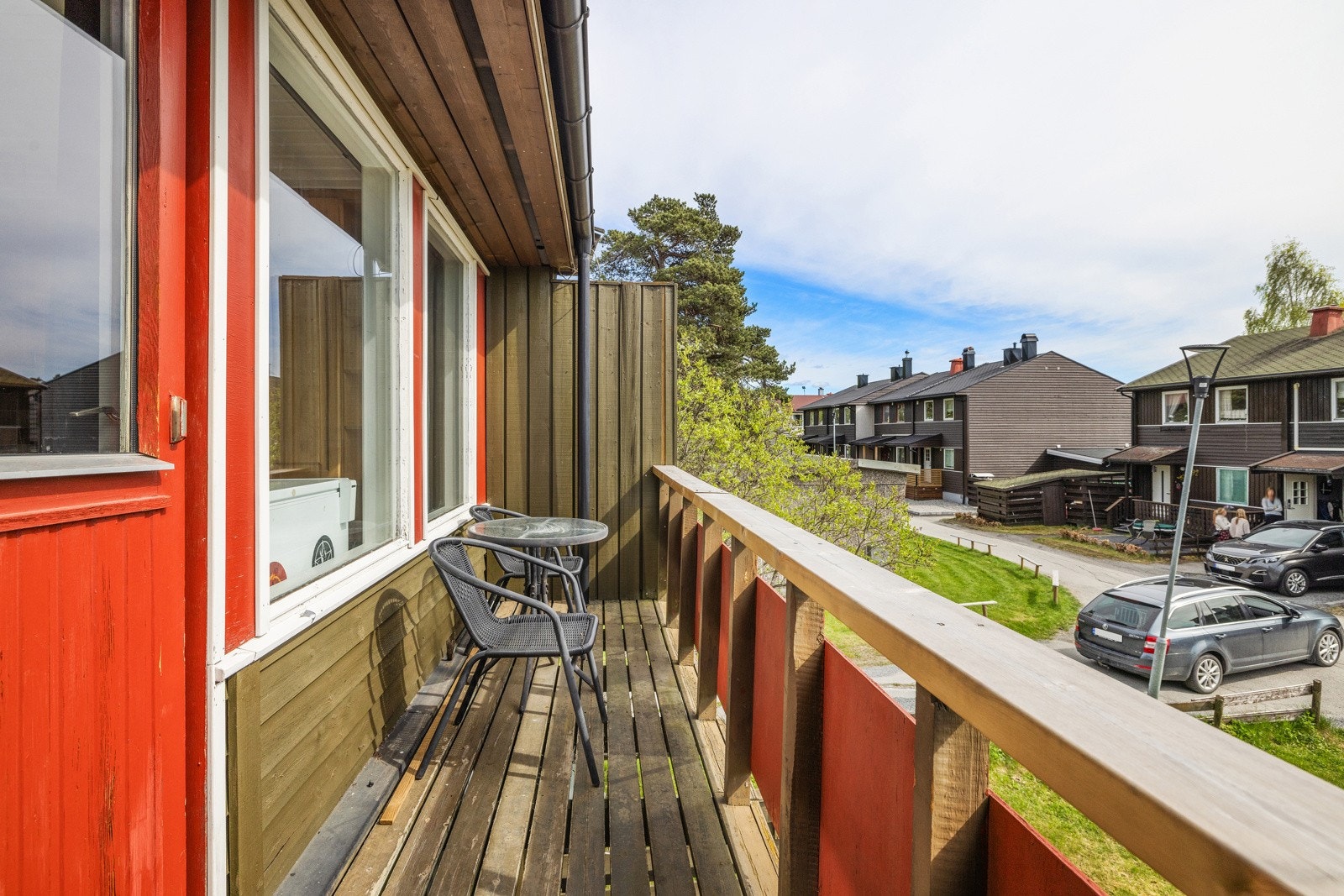 Fin liten terrasse hvor en kan nyte solforholdene. Galleribilde