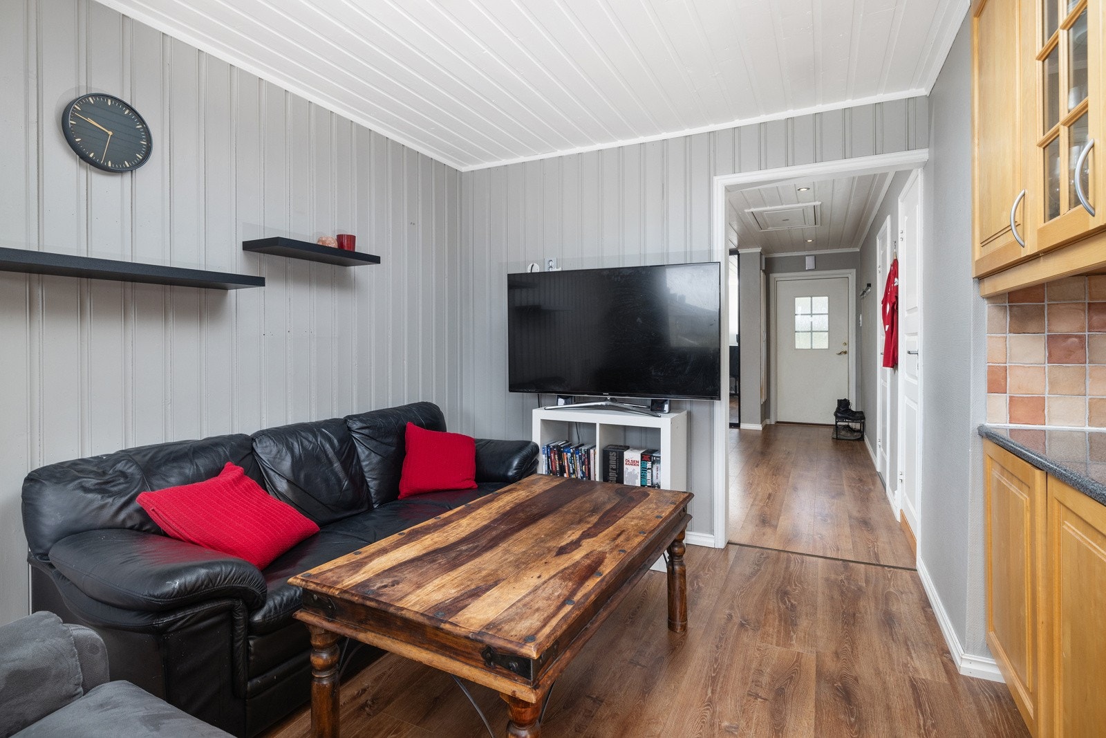 Lyse og fine overflater i stua. Galleribilde