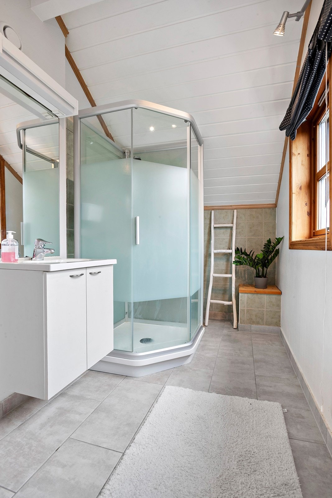 Bad loftsetasje Galleribilde