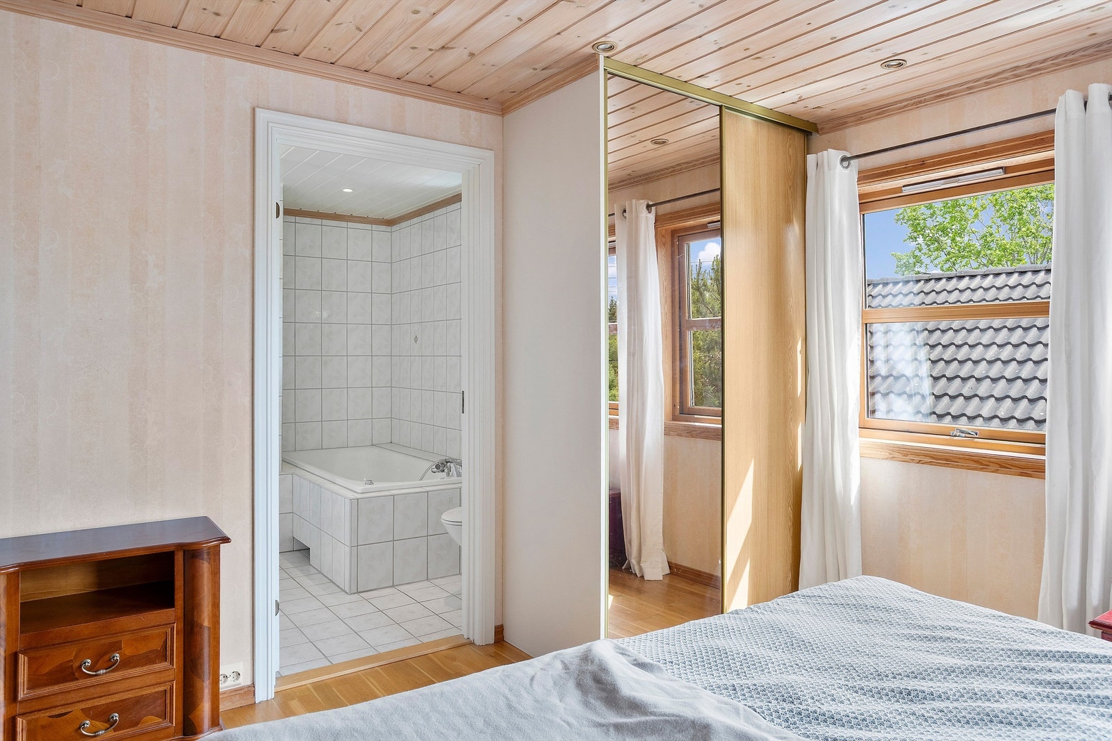 Master soverom 1. etasje Galleribilde