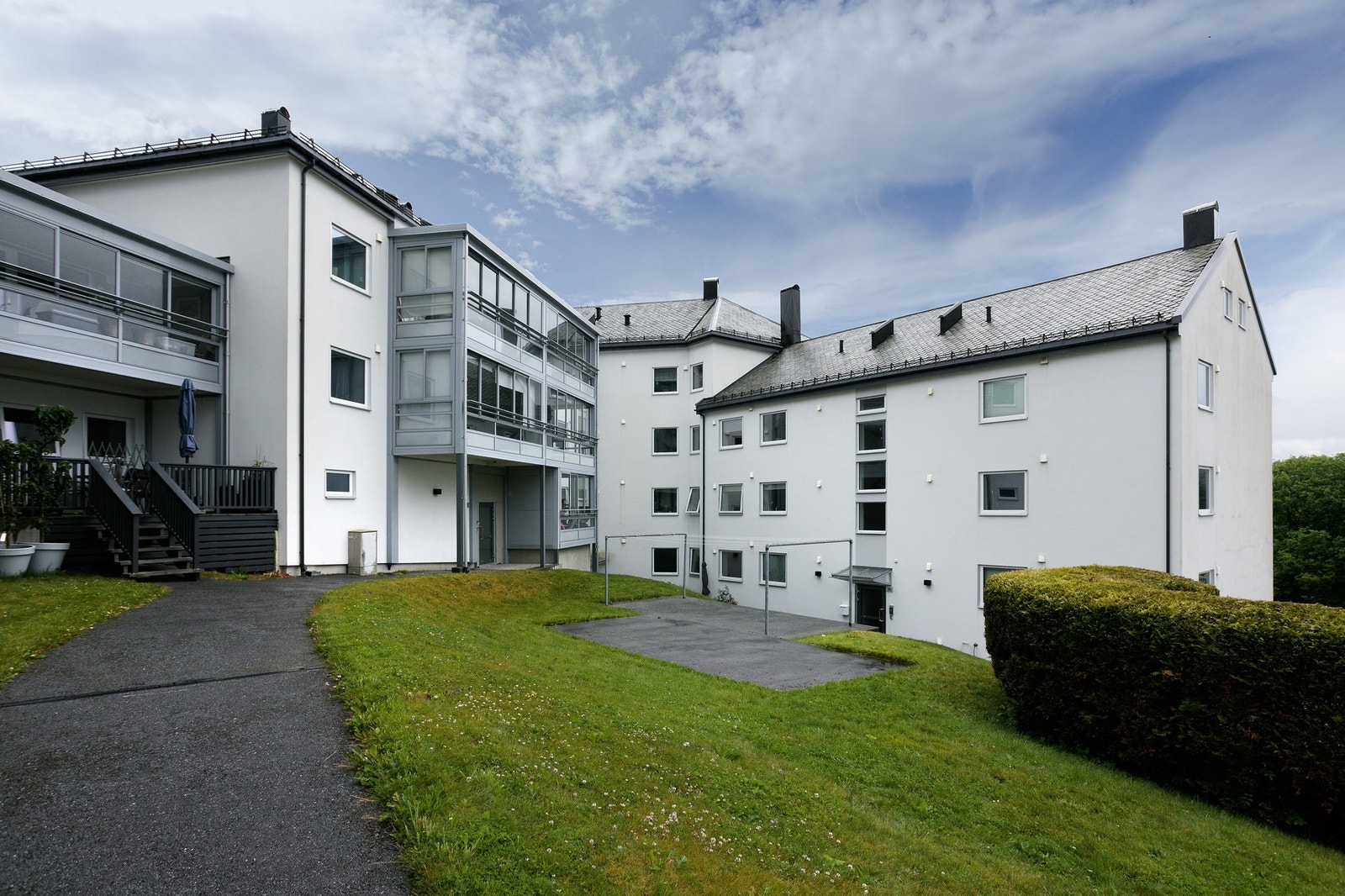 Bakgård Galleribilde