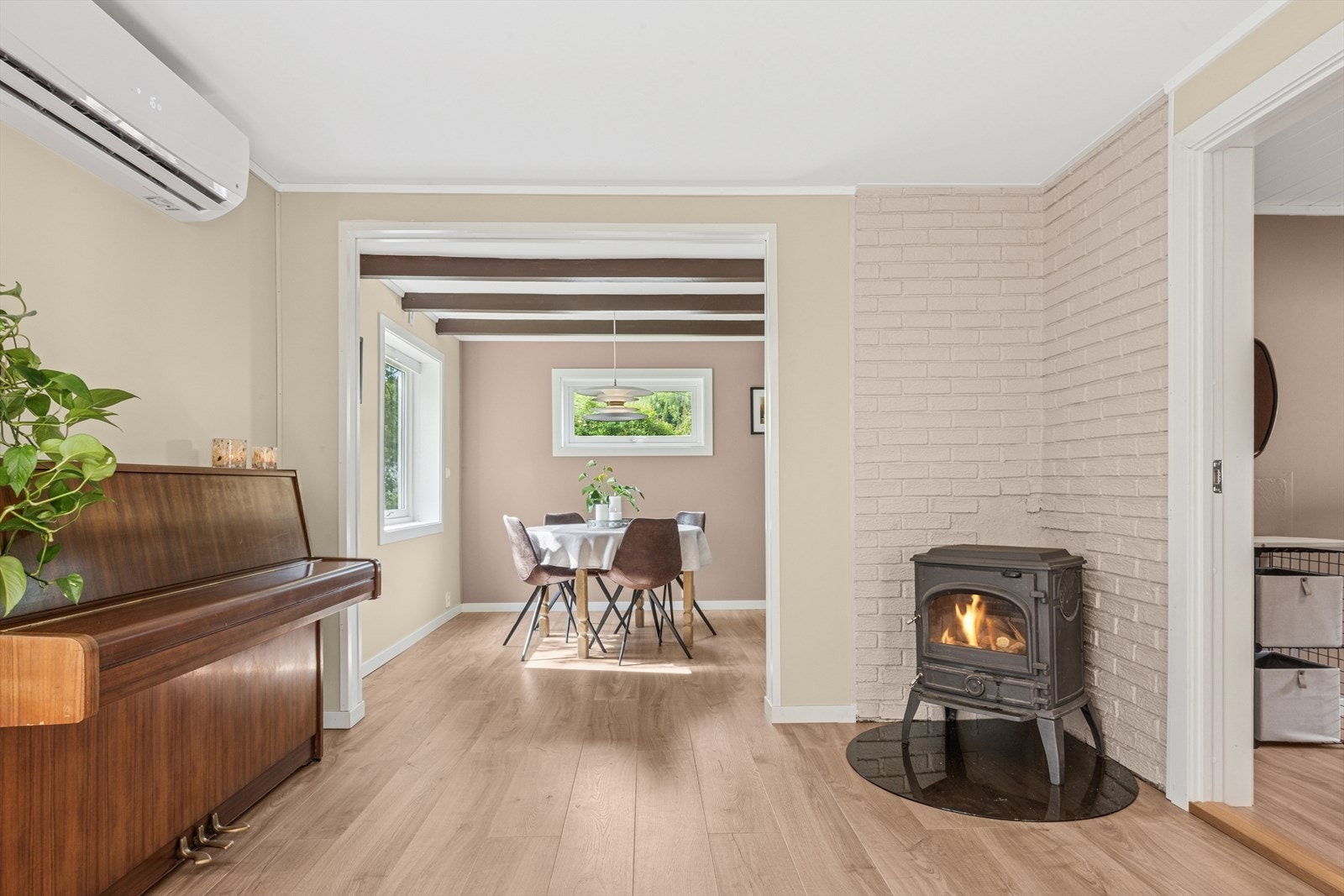 I tillegg er det plass til et piano, og gir mulighet for musikalske innslag. Galleribilde