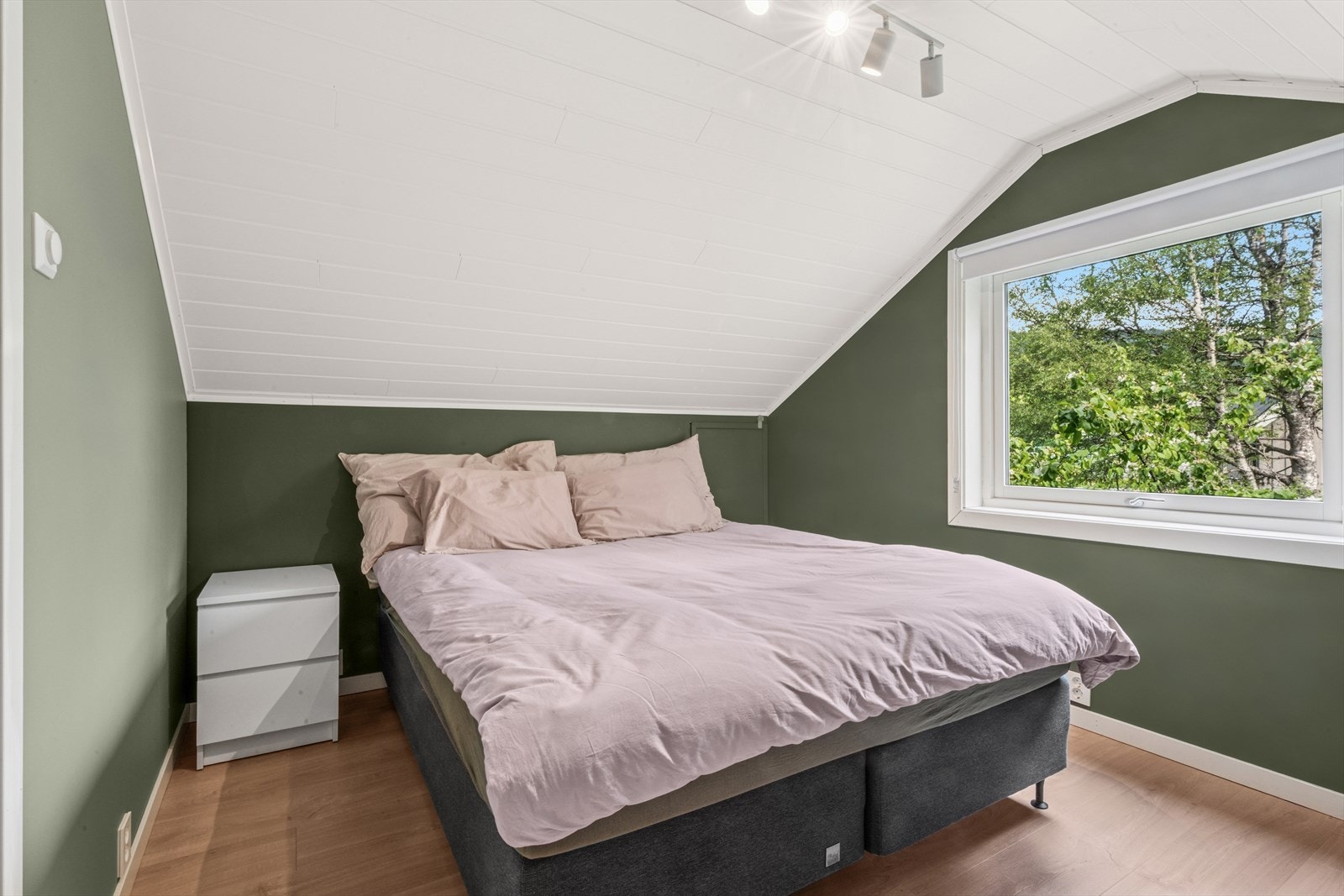 Alle soverommene ligger i boligens andre etasje. Galleribilde