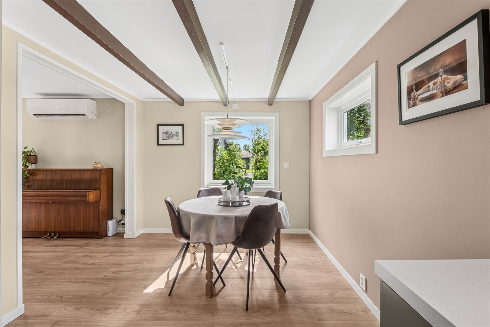 Spisebord - Perfekt for gode måltider og hyggelige stunder. Galleribilde